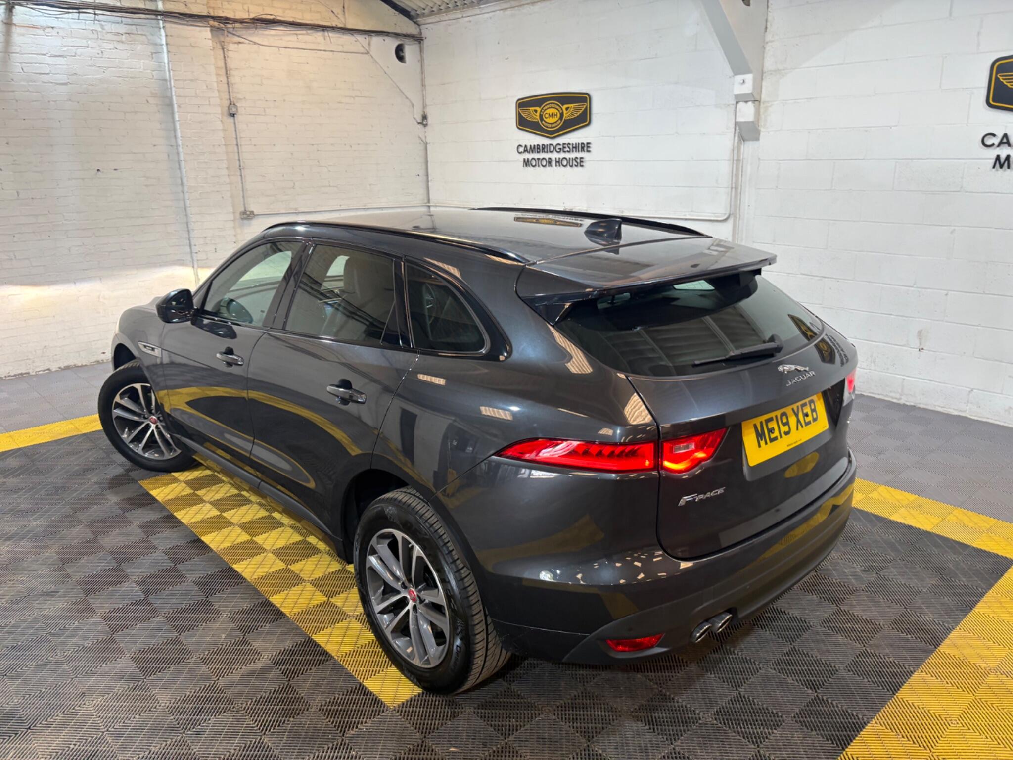 Jaguar F-Pace view 4