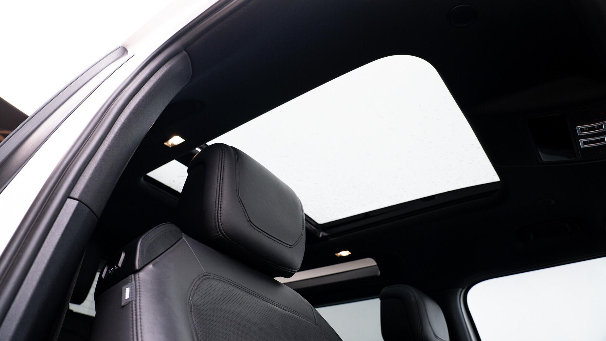 Land Rover Defender view 7