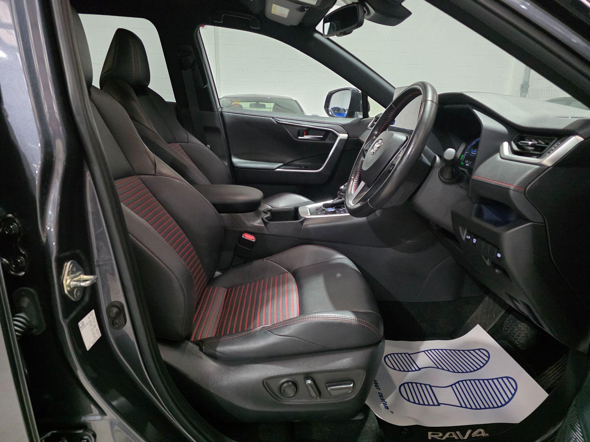 Toyota Rav4 view 6
