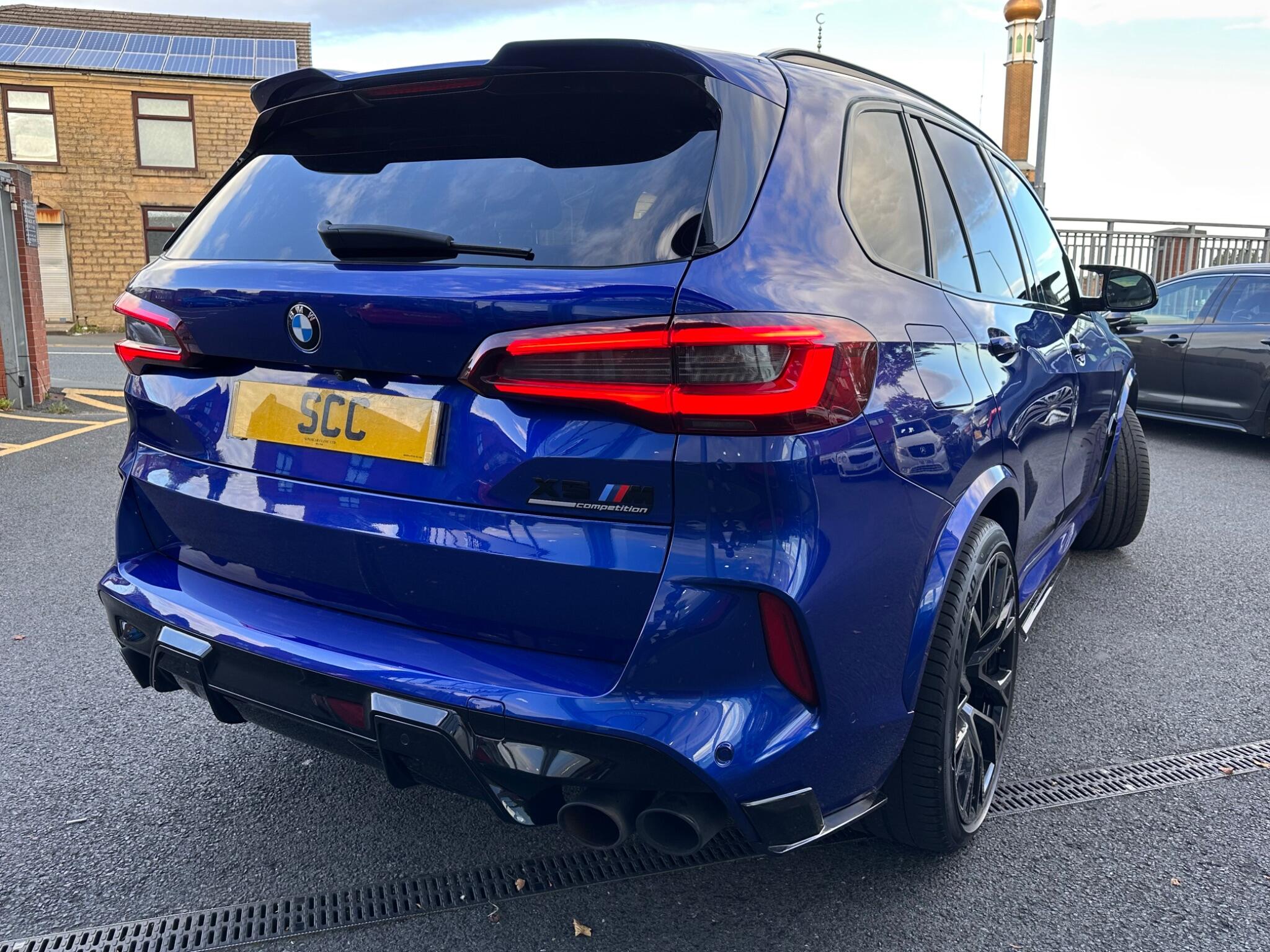 BMW X5 M view 3