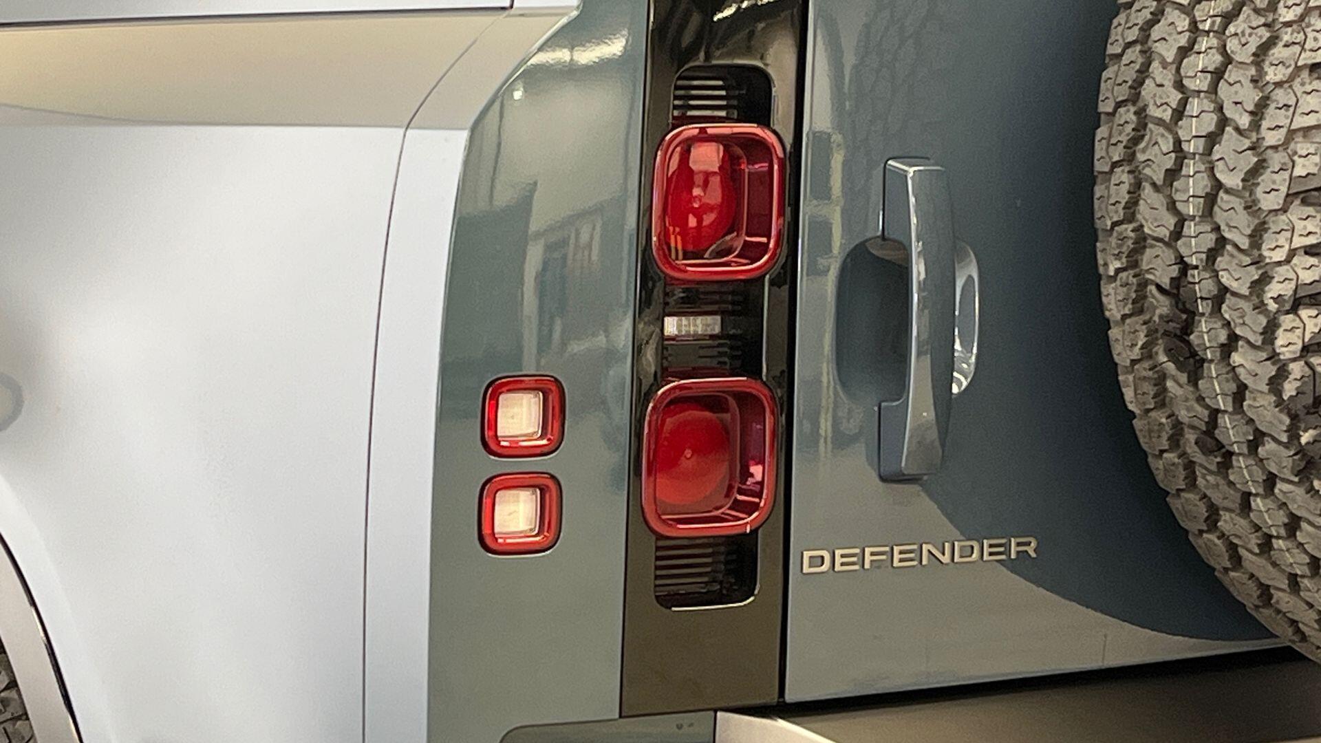 Land Rover Defender view 19