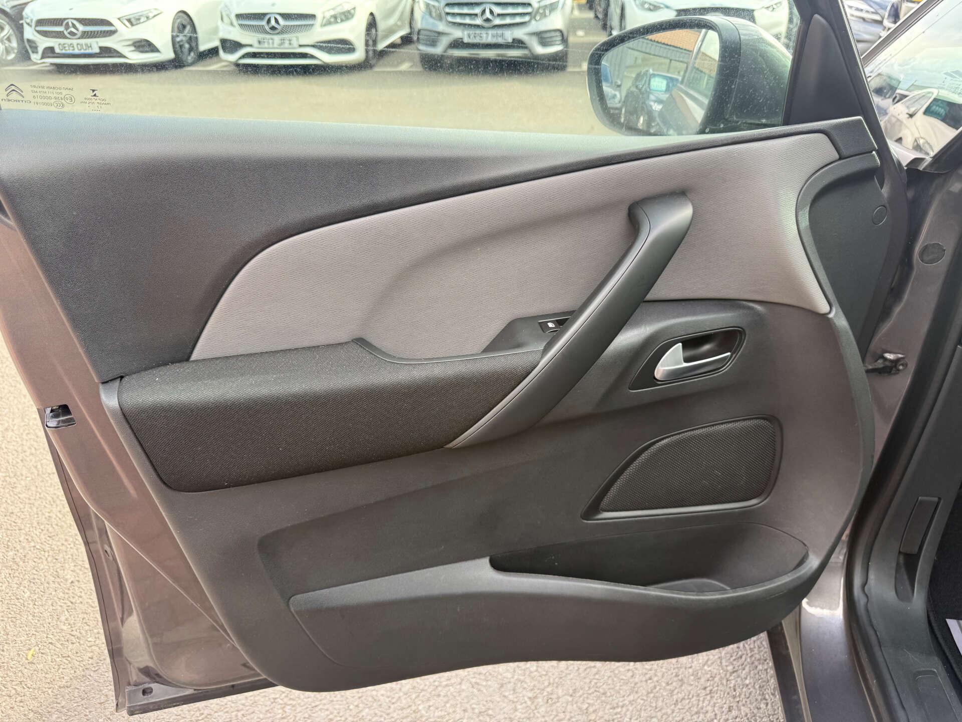 Citroen Grand C4 Picasso view 72