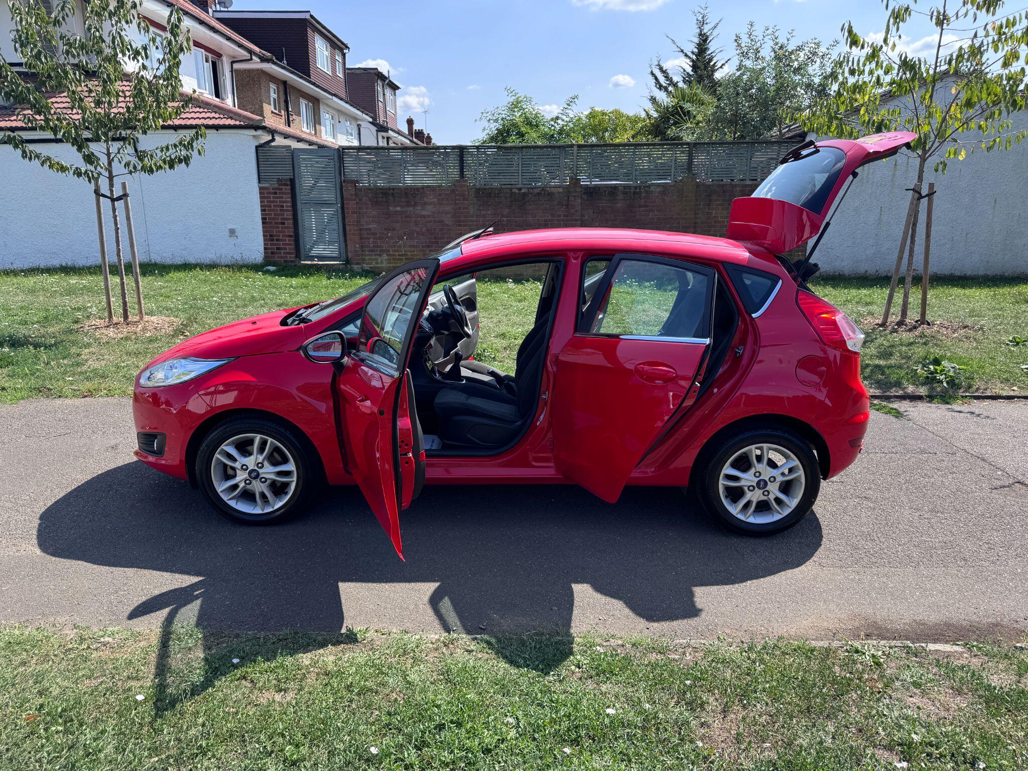 2015 Ford Fiesta image 30