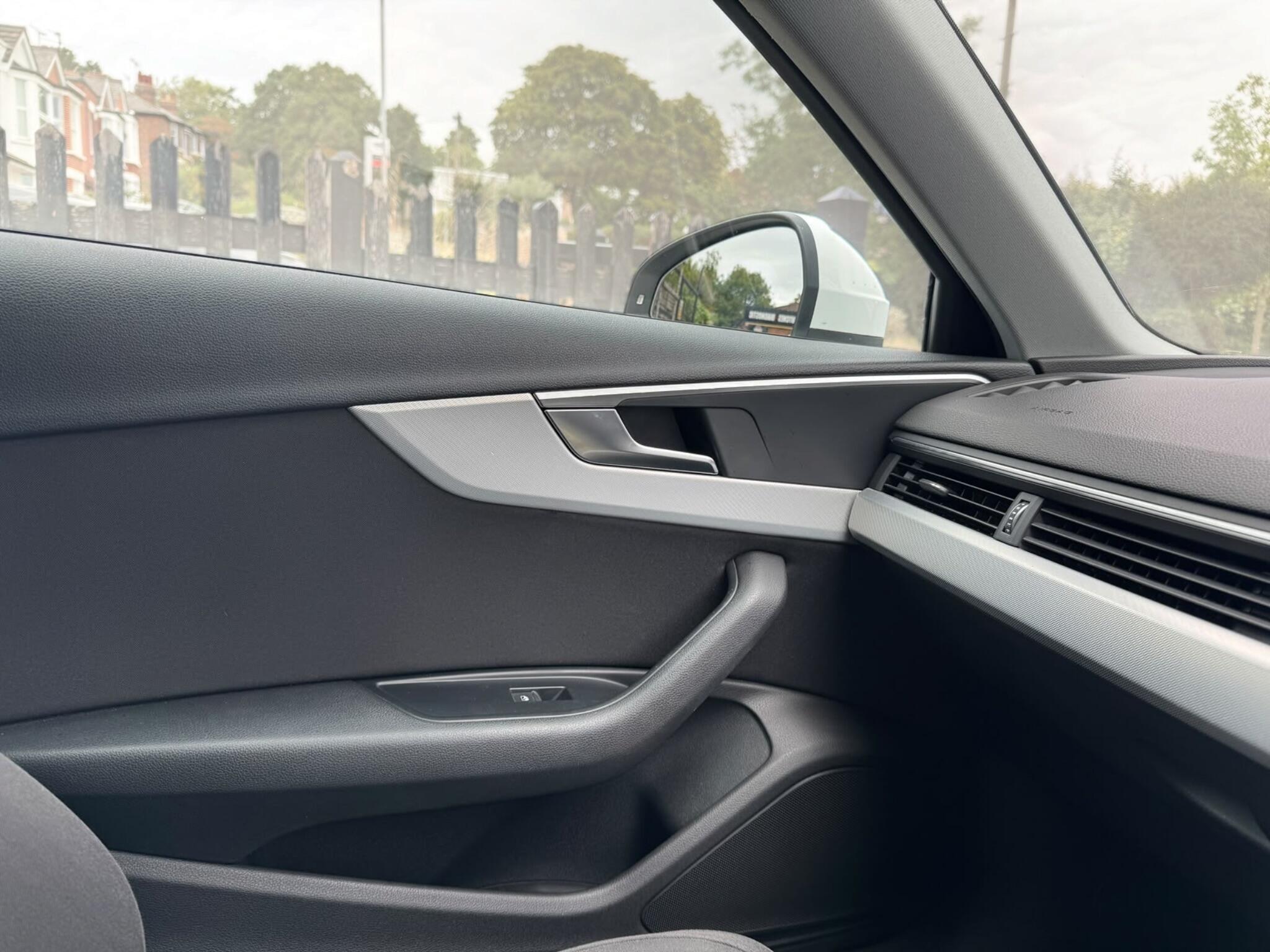 Audi A4 view 27