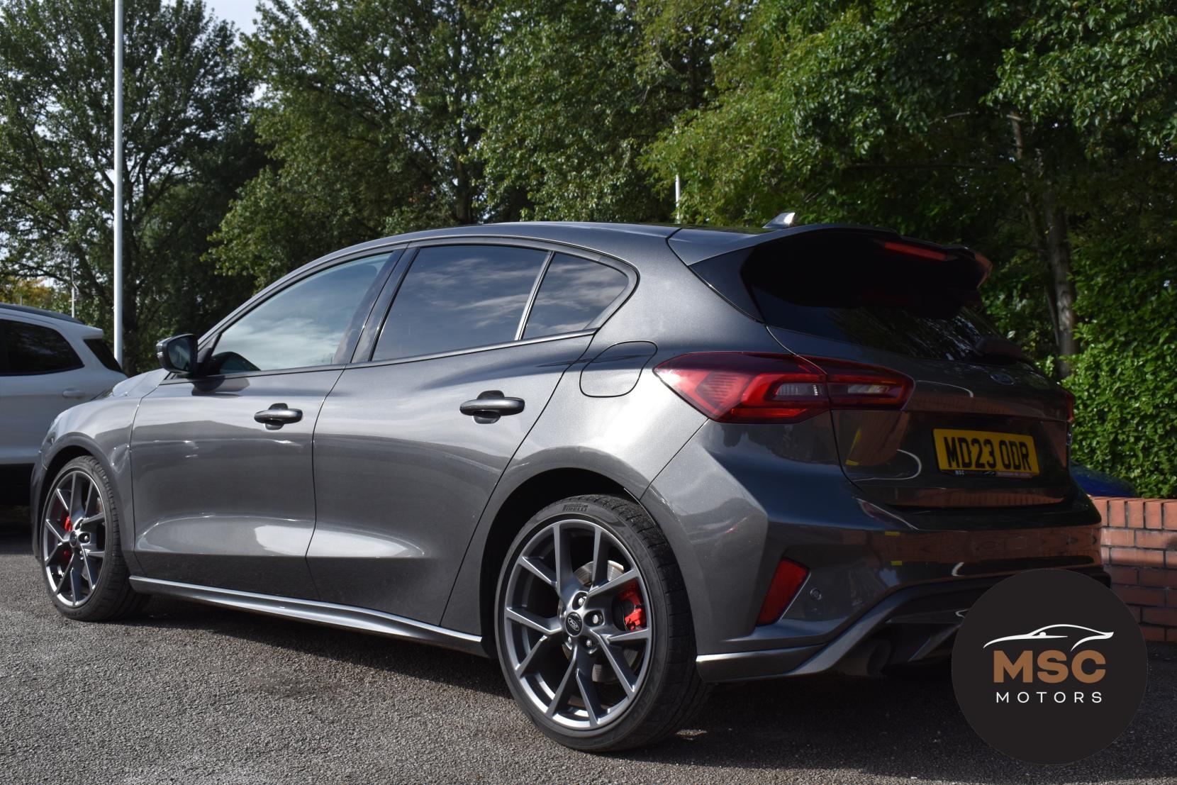 Ford Focus view 12