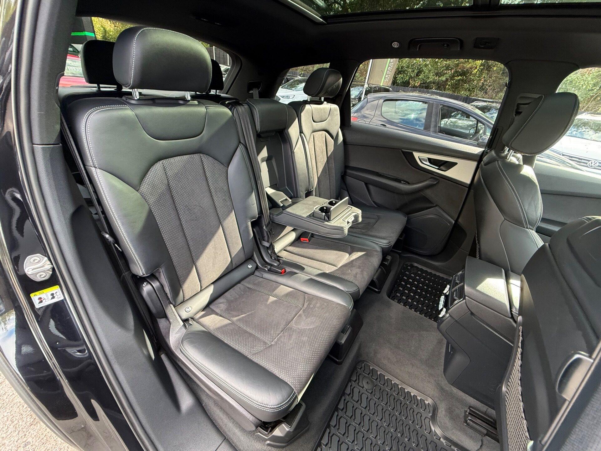 Audi Q7 view 33
