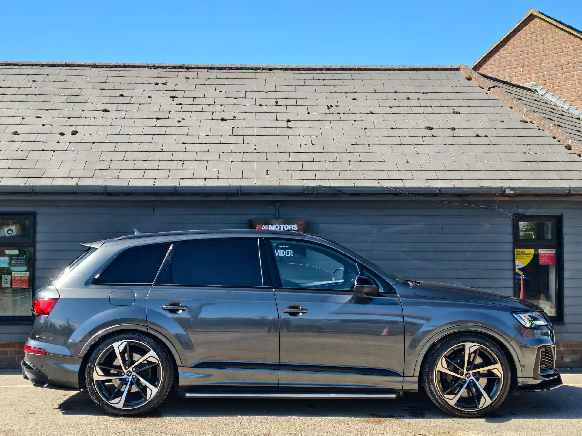 Audi SQ7 view 22