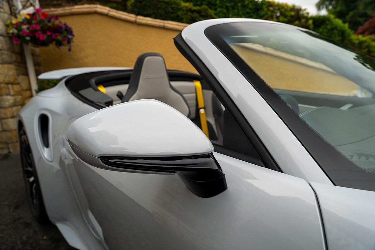 Porsche 911 view 45