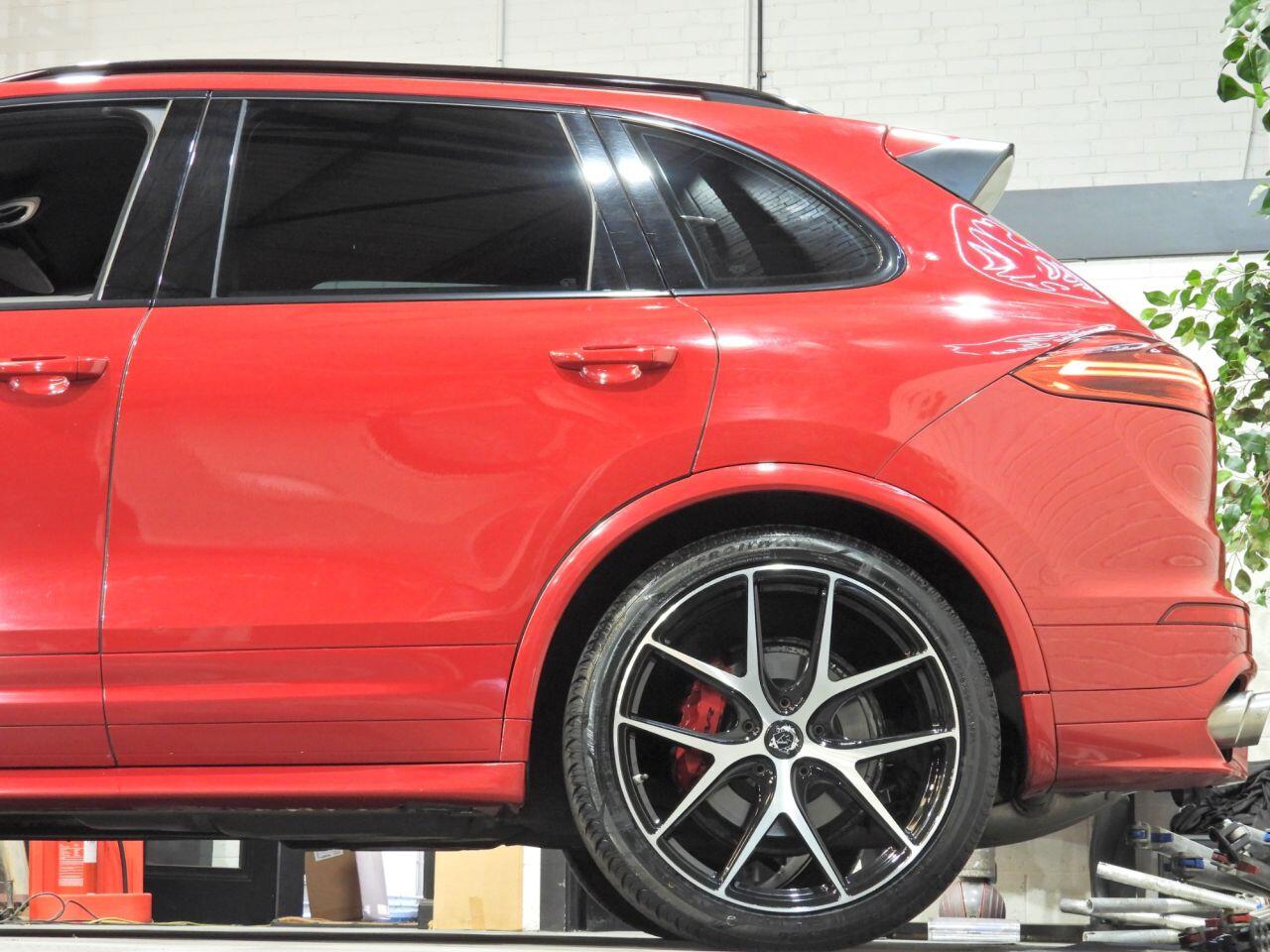 Porsche Cayenne view 13