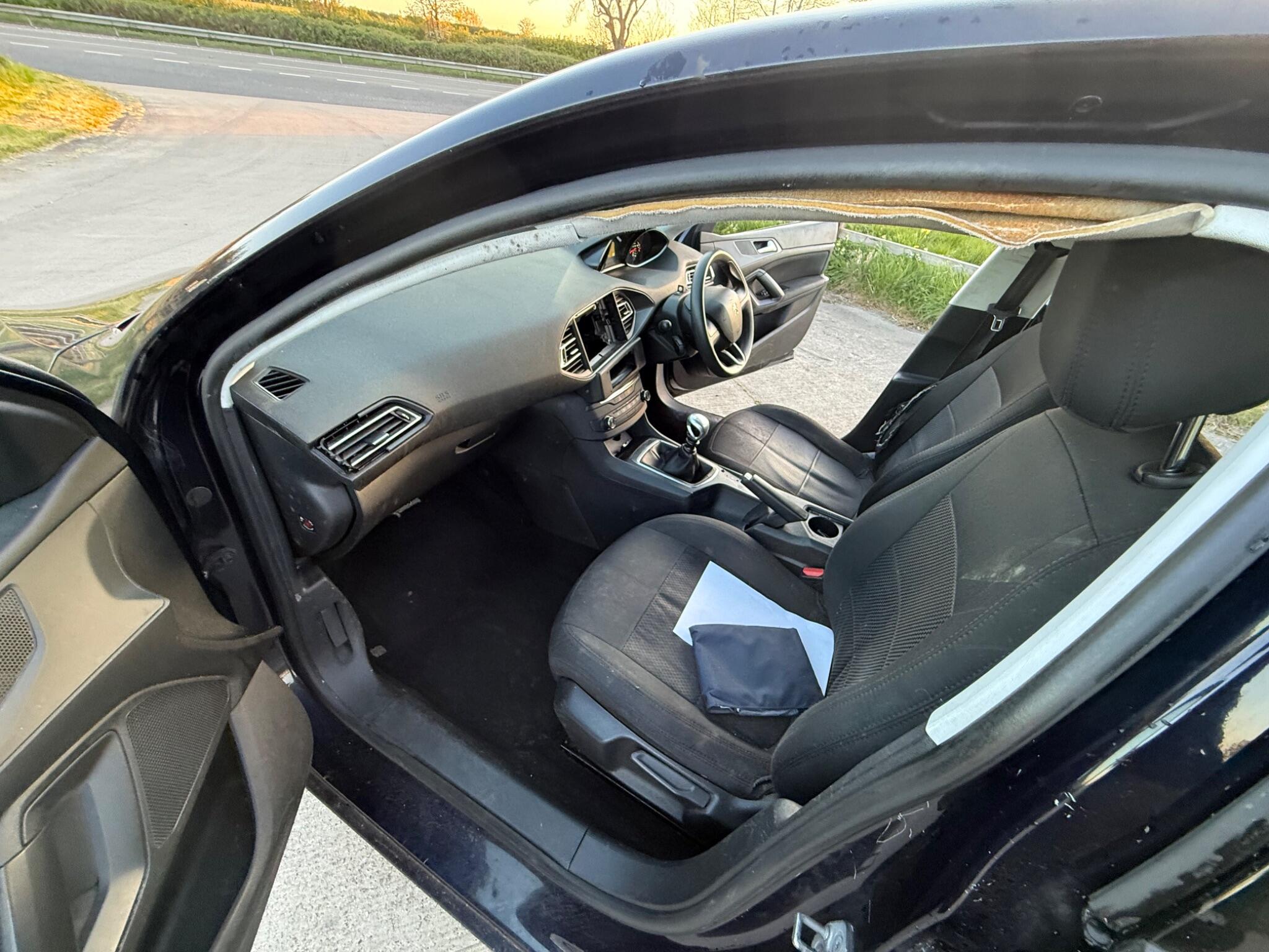 Peugeot 308 SW 1.6 BlueHDi Access Euro 6 (s/s) 5dr — photo 38 of 84