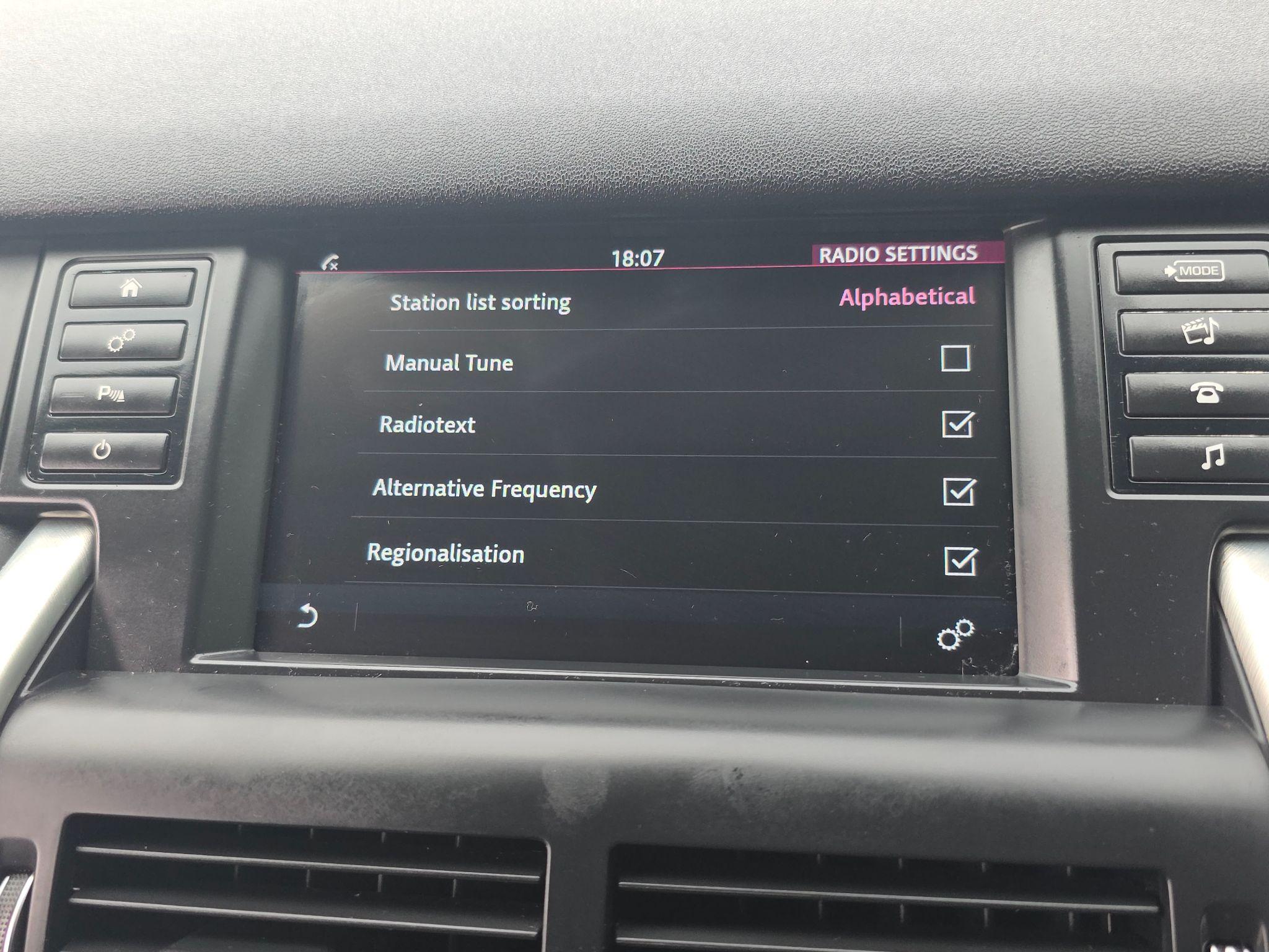 2017 Land Rover Discovery Sport 2.0 TD4 SE 4WD Euro 6 (s/s) 5dr (5 Seat) • 60,214 miles image 70