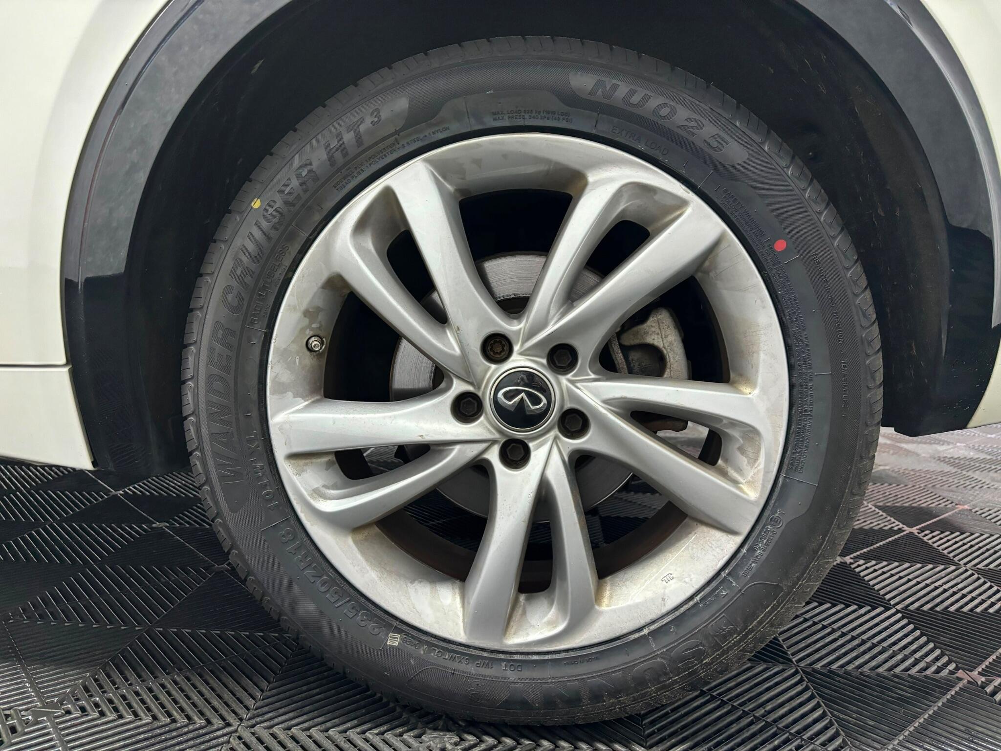 Infiniti Q30 view 24