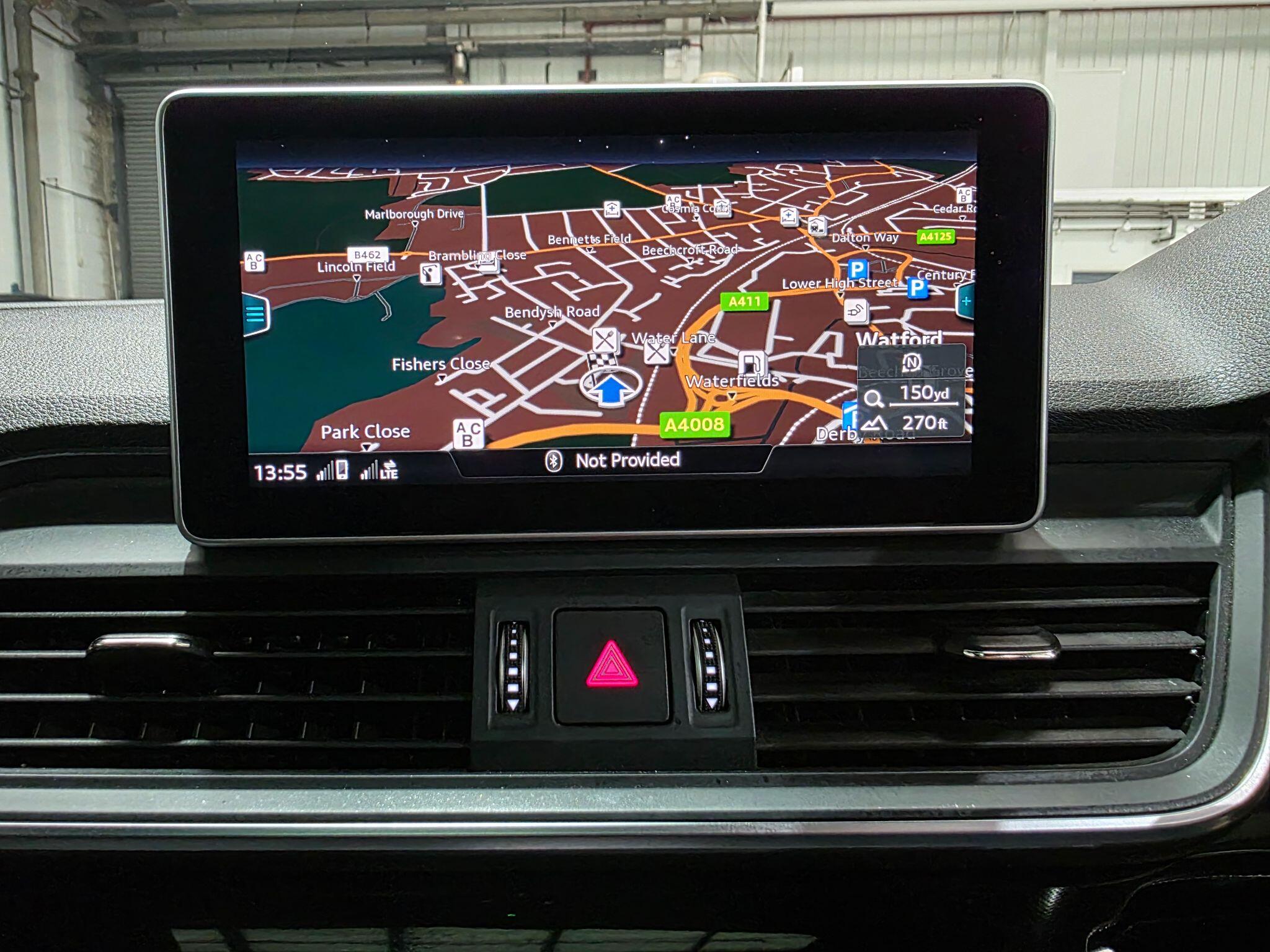 Audi Q5 view 8