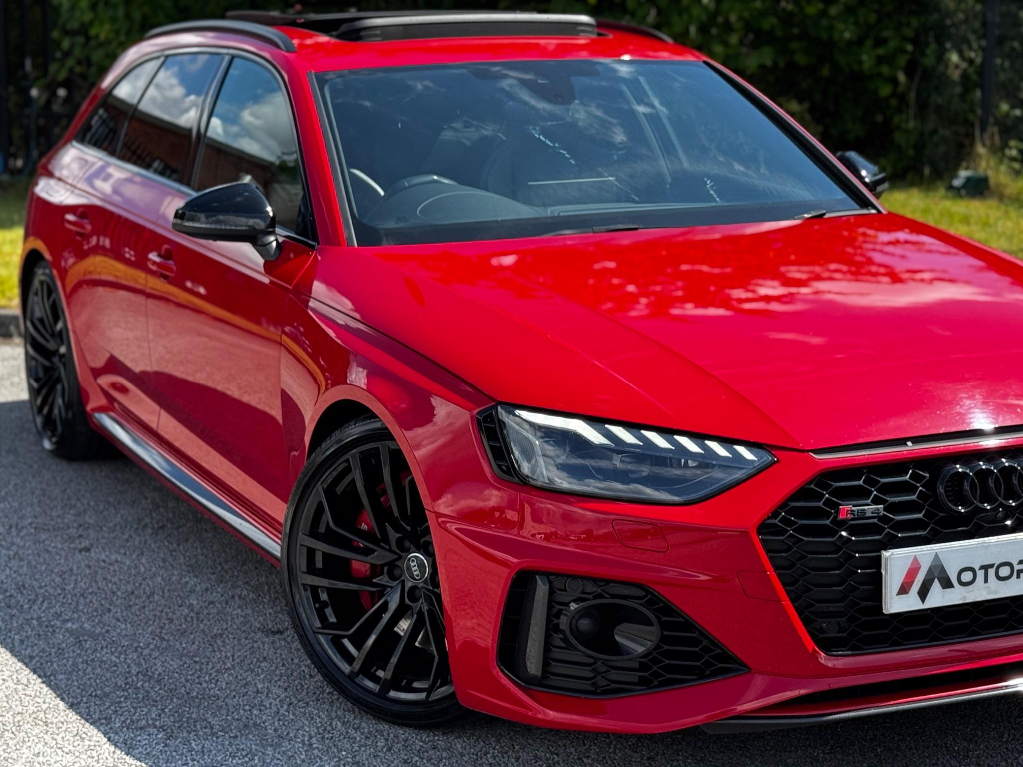 Audi RS4 view 11