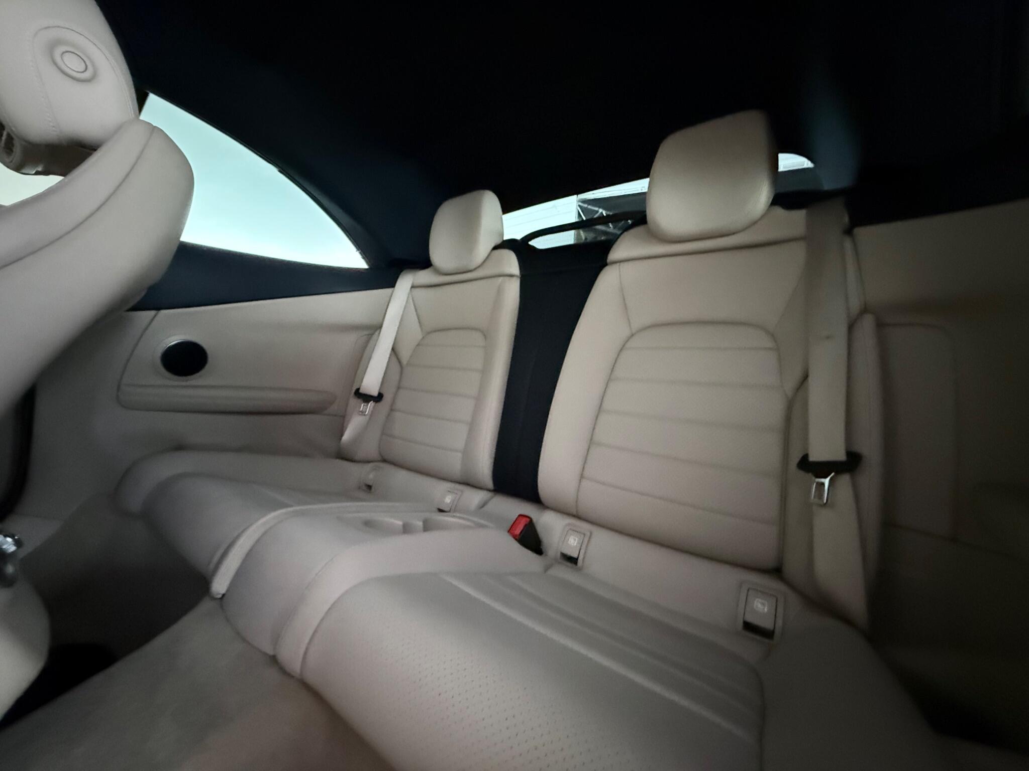 Mercedes-Benz C-Class view 33