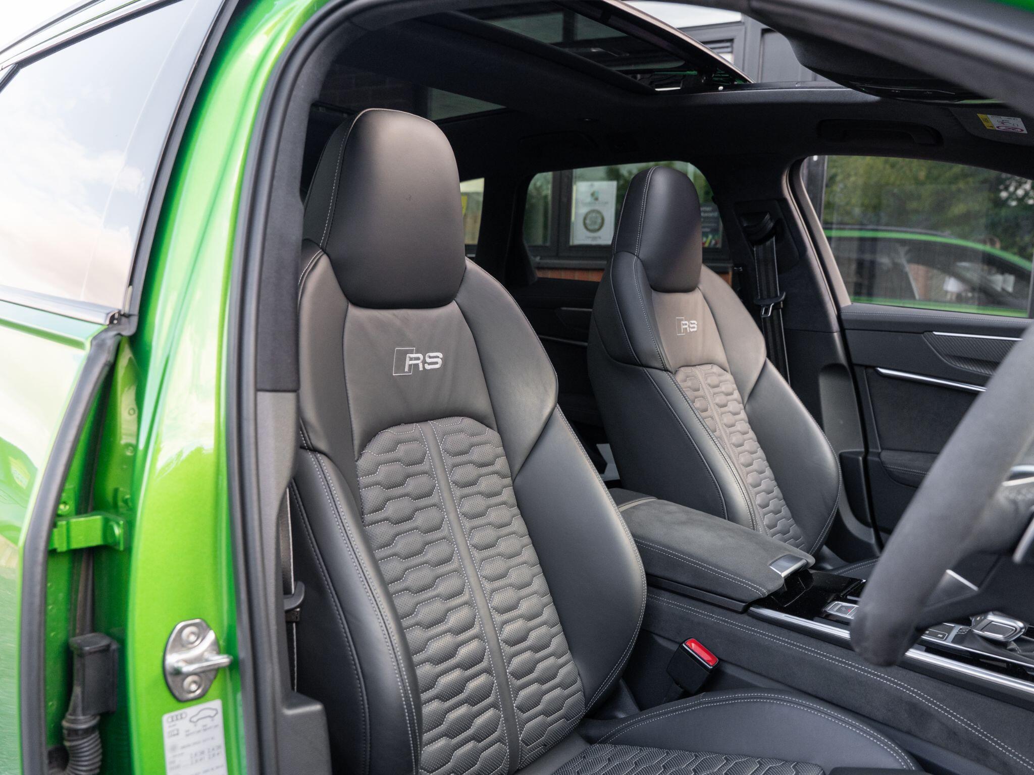 Audi RS6 Avant view 44