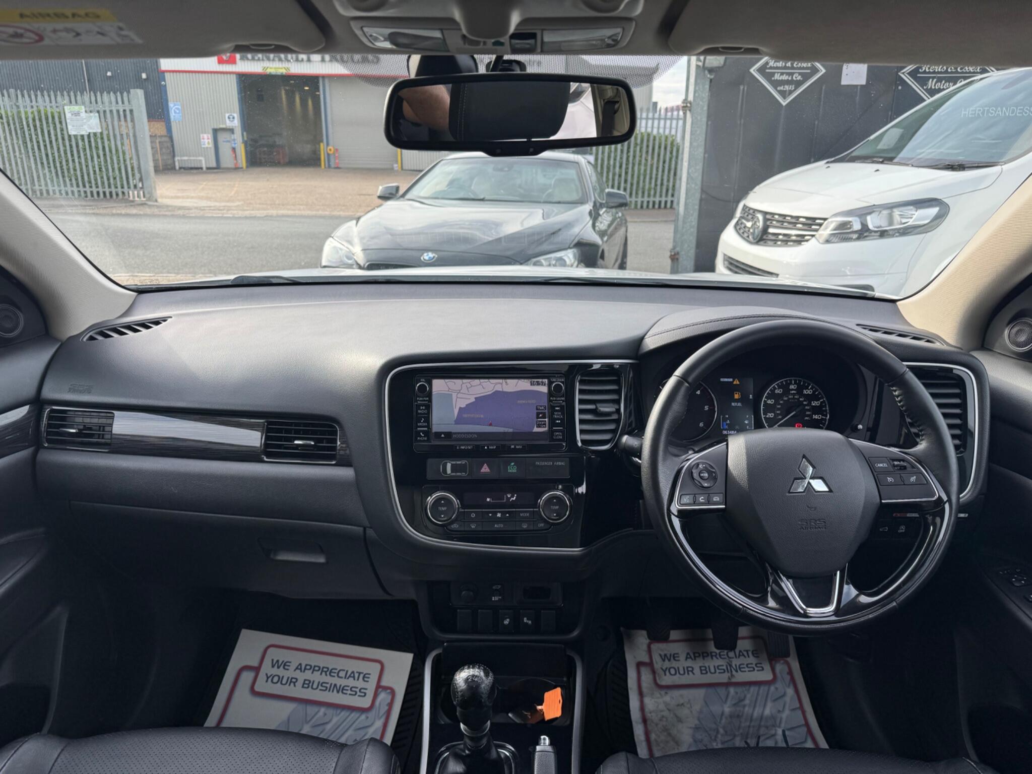 Mitsubishi Outlander view 11