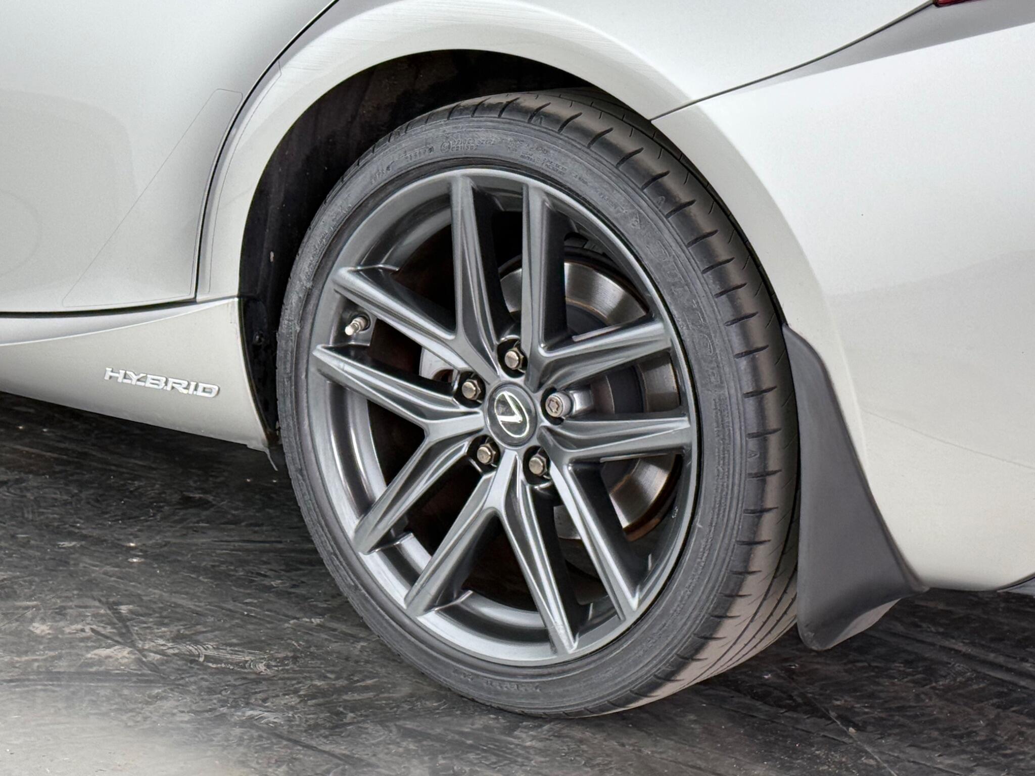 Lexus Is view 11