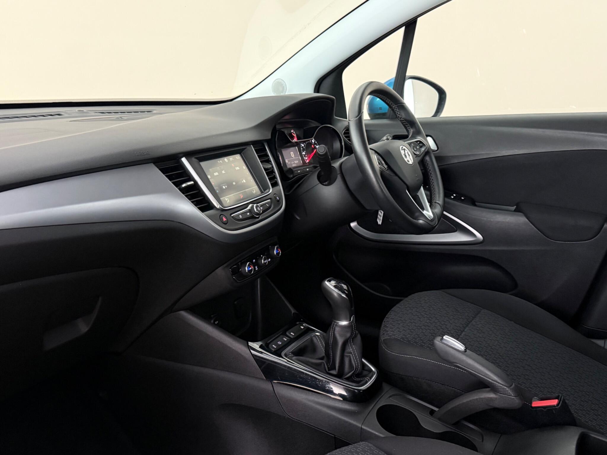 Vauxhall Crossland X view 4