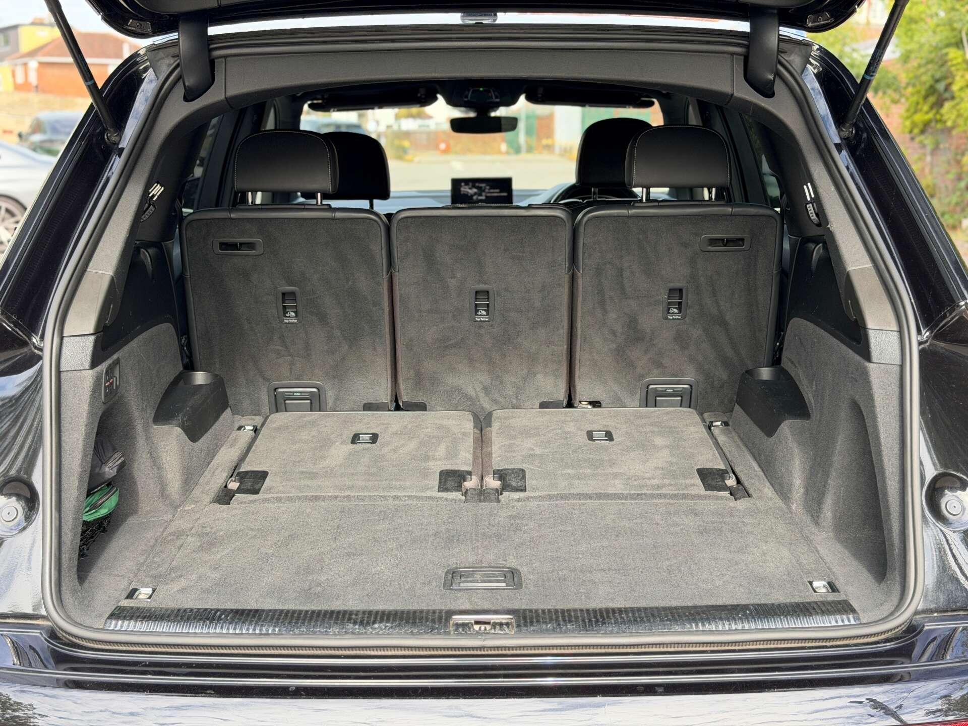 Audi Q7 view 48