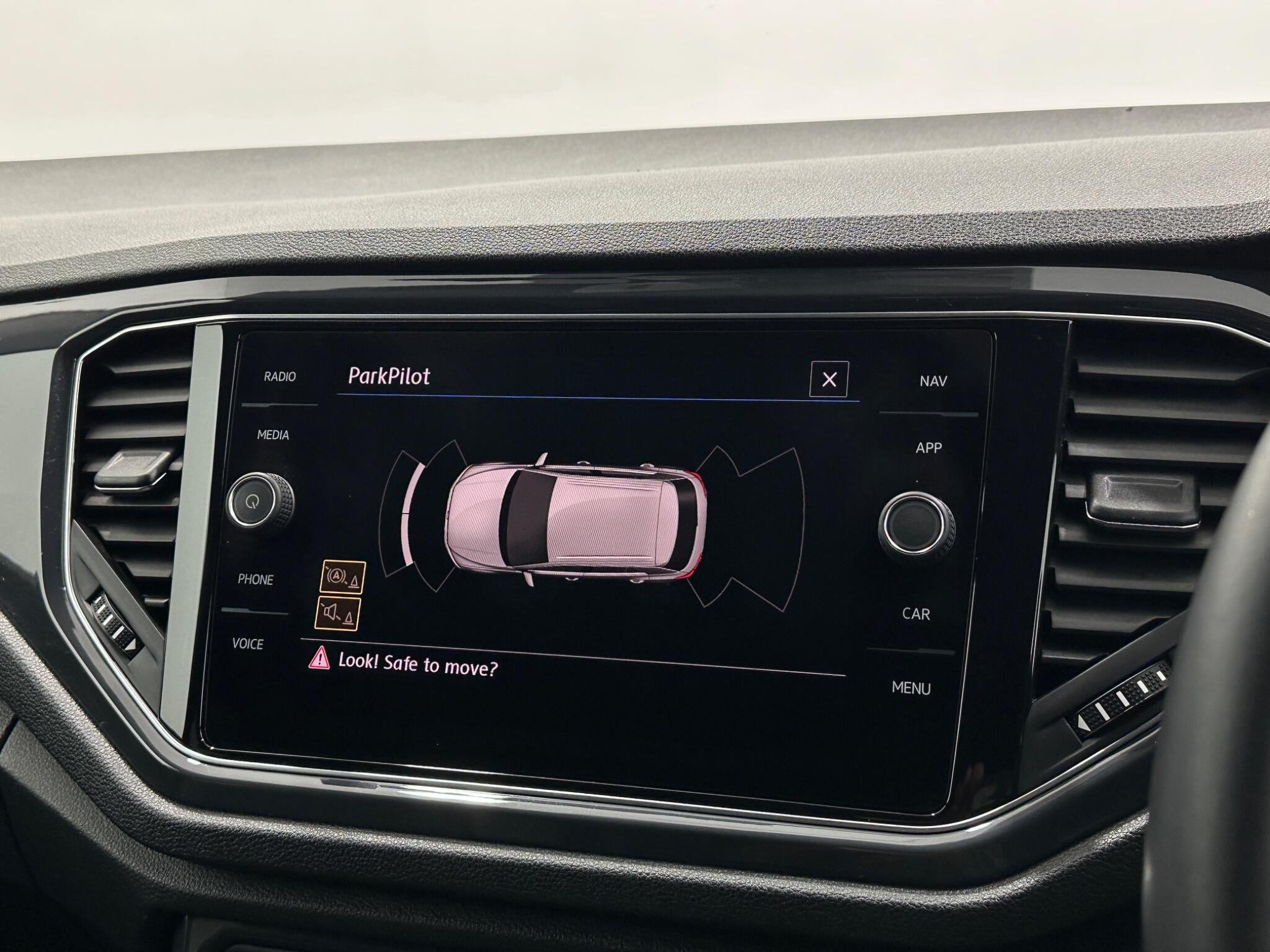 Volkswagen T-Roc view 23
