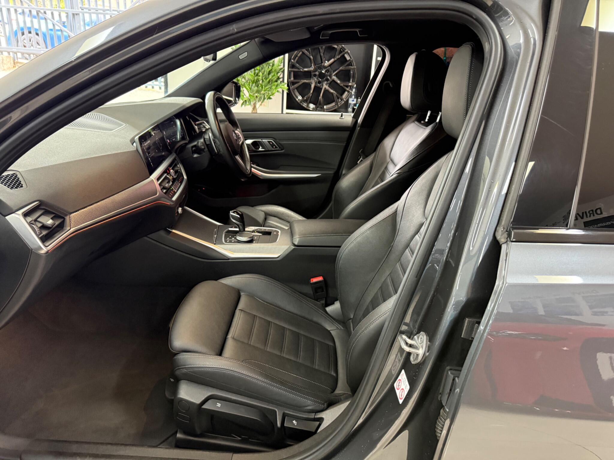 BMW 3 Series view 35