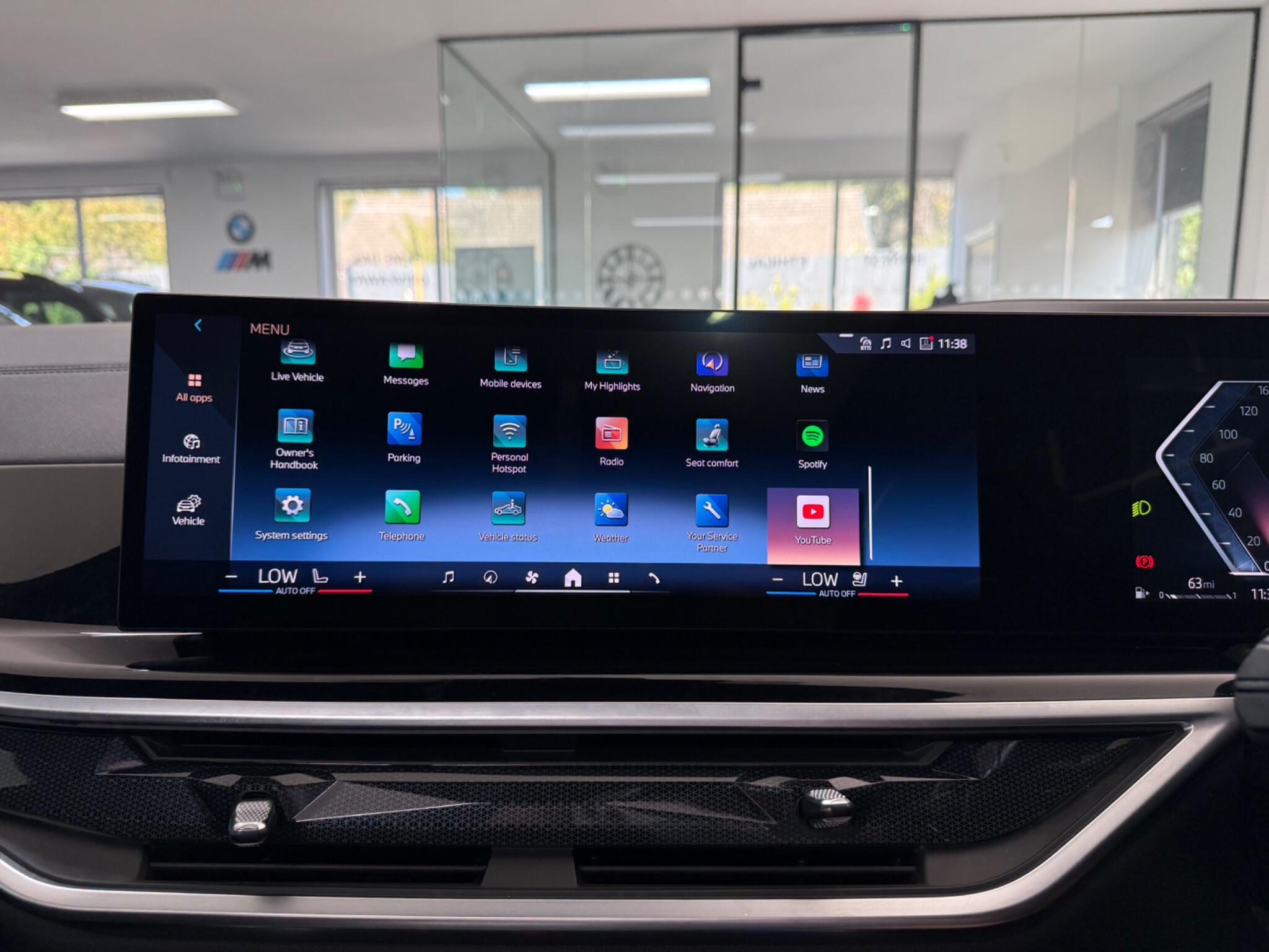 BMW X6 view 28