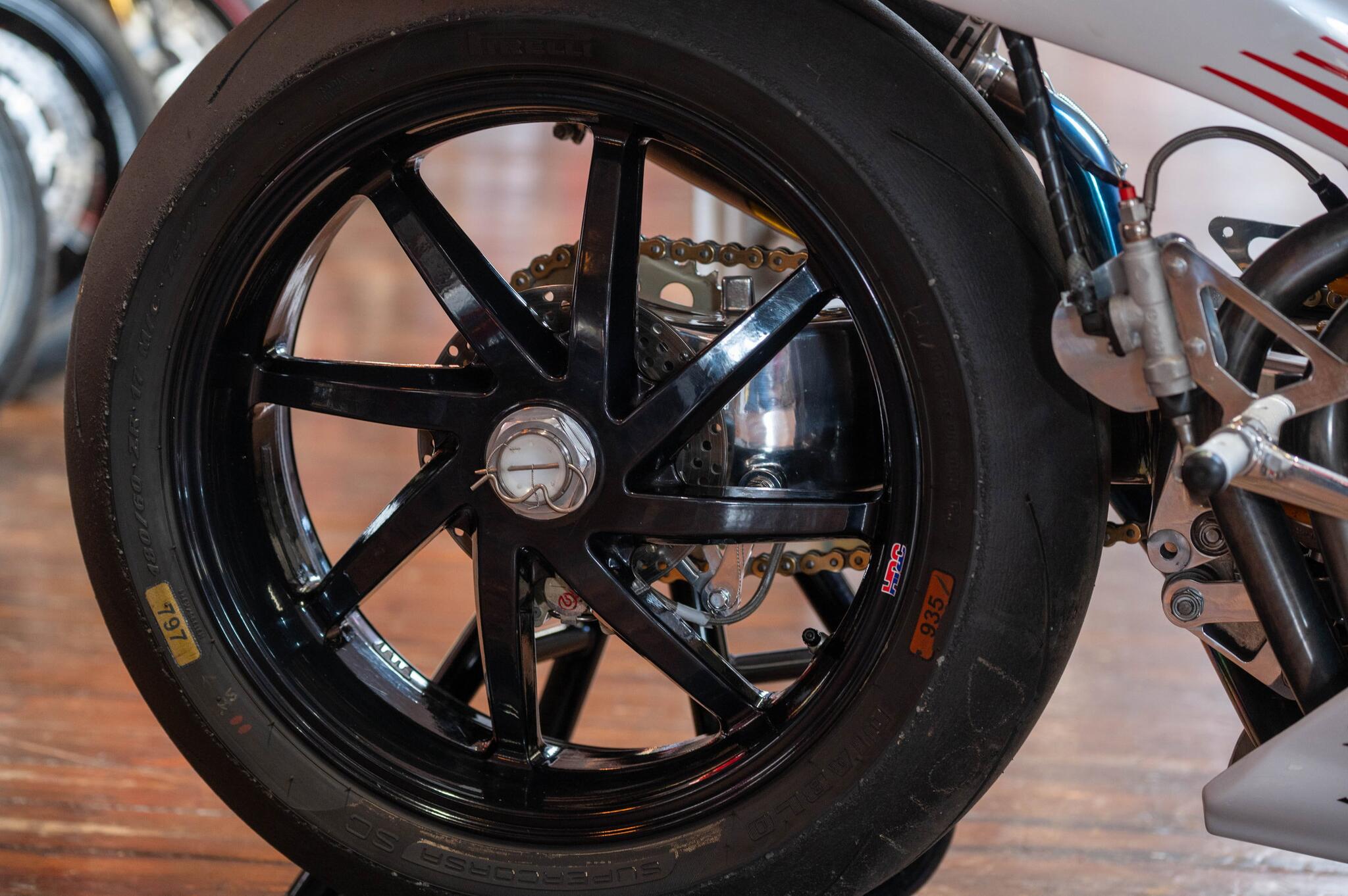 Honda RVF750 view 5
