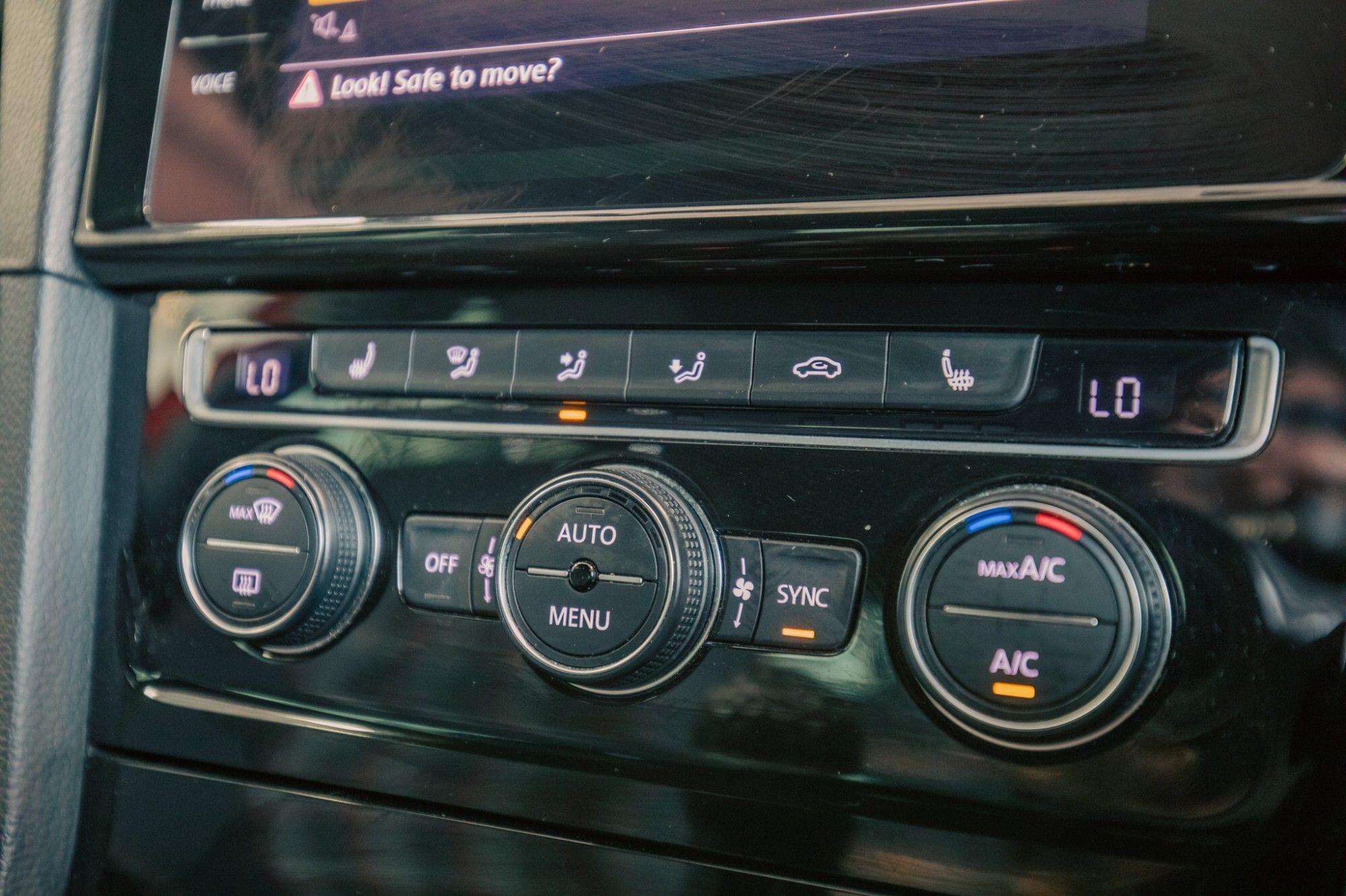 Volkswagen Golf view 17