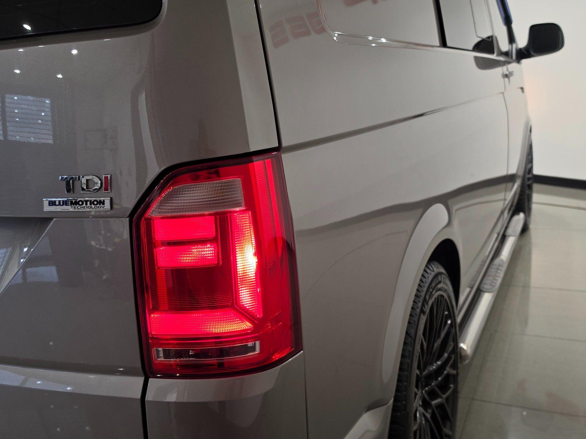 Volkswagen Transporter view 29