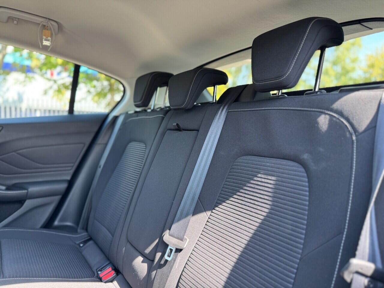 Ford Focus view 32