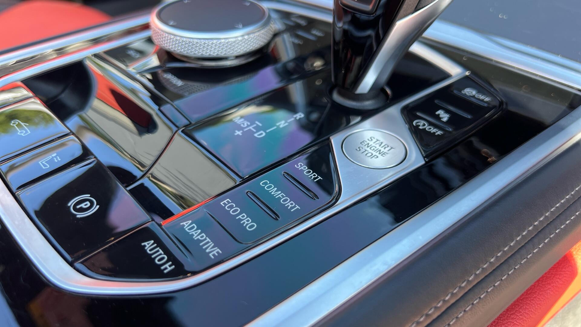 BMW 8 Series view 19