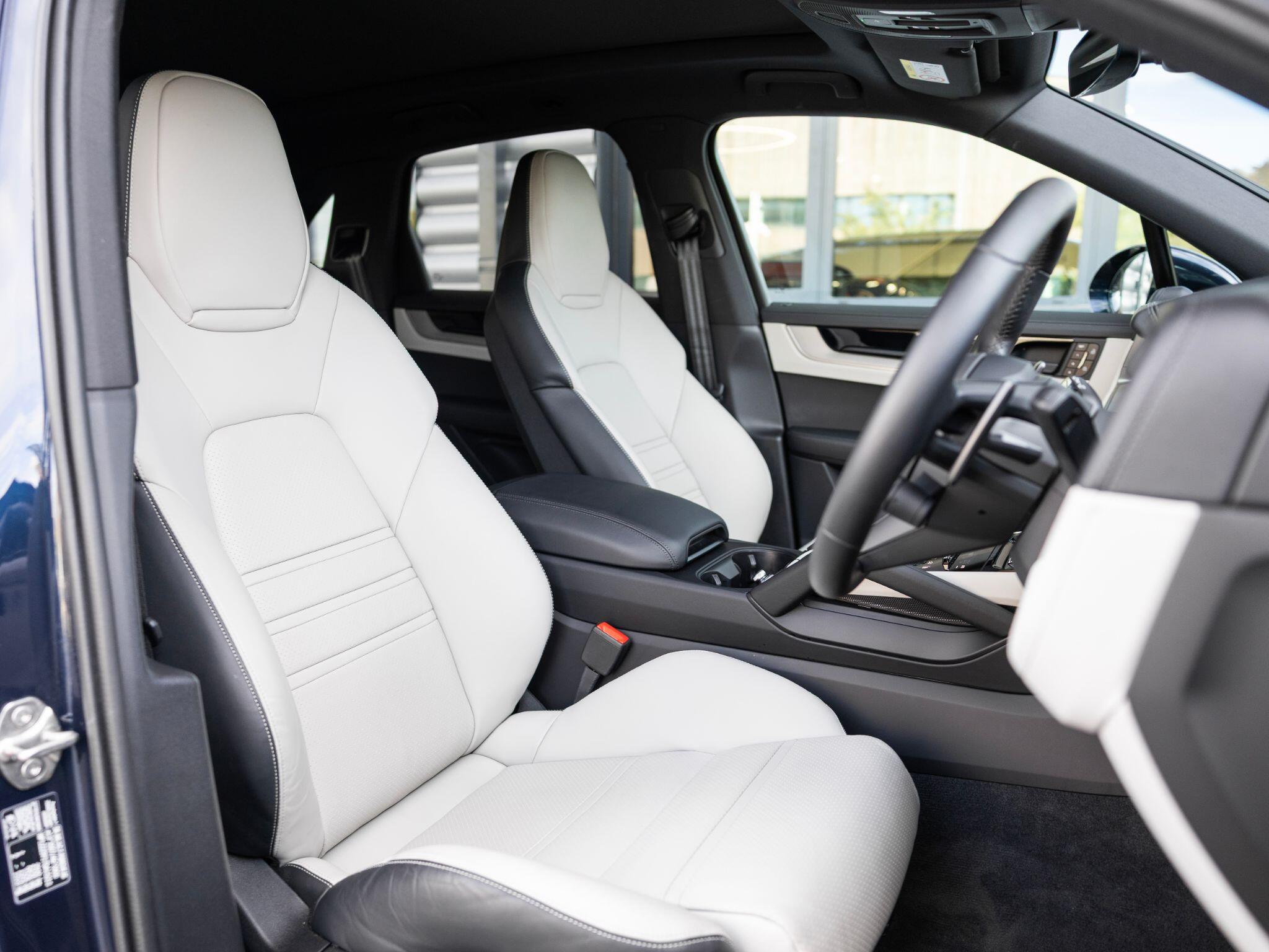 Porsche Cayenne view 28