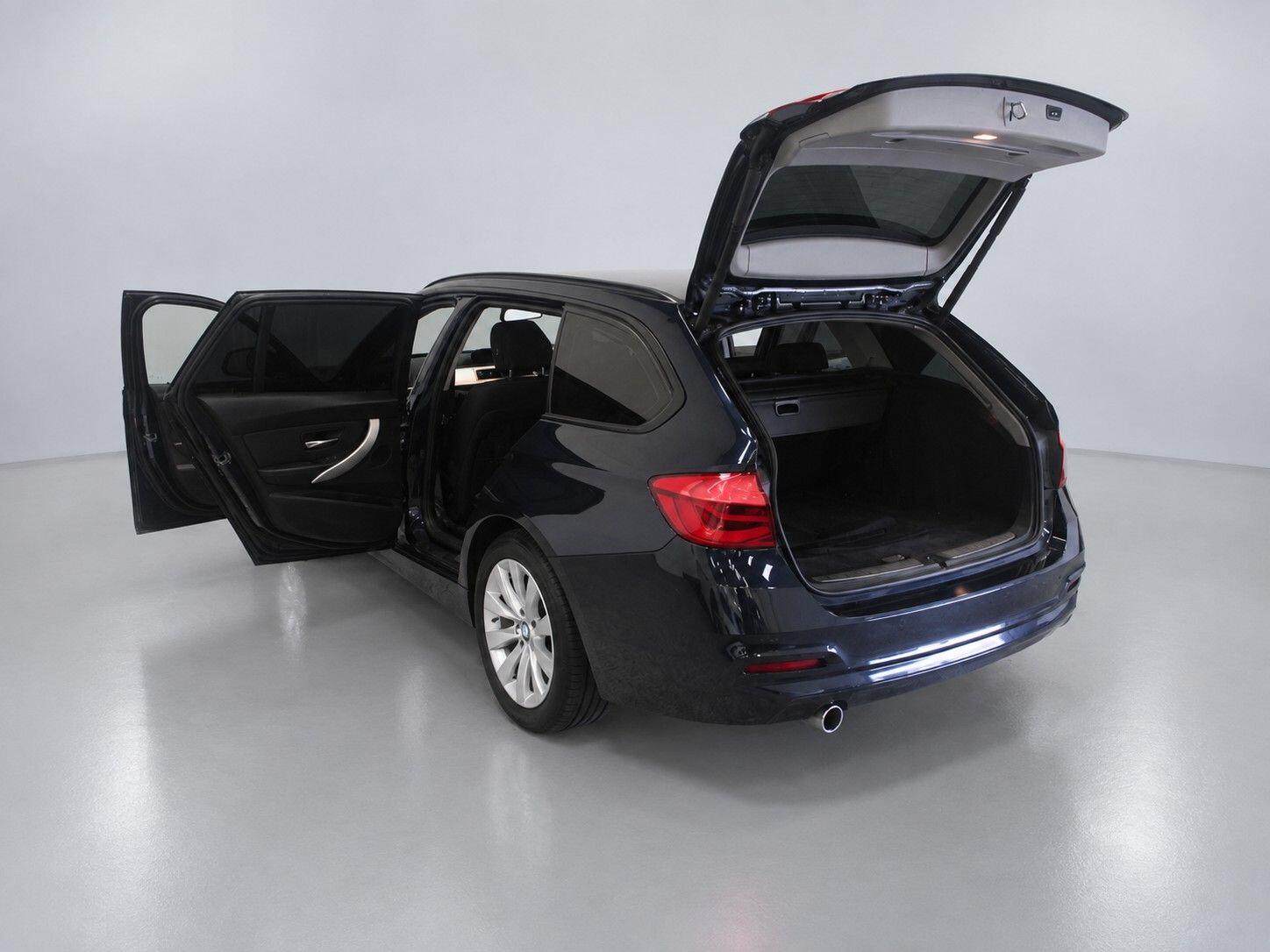 BMW 3 Series view 18