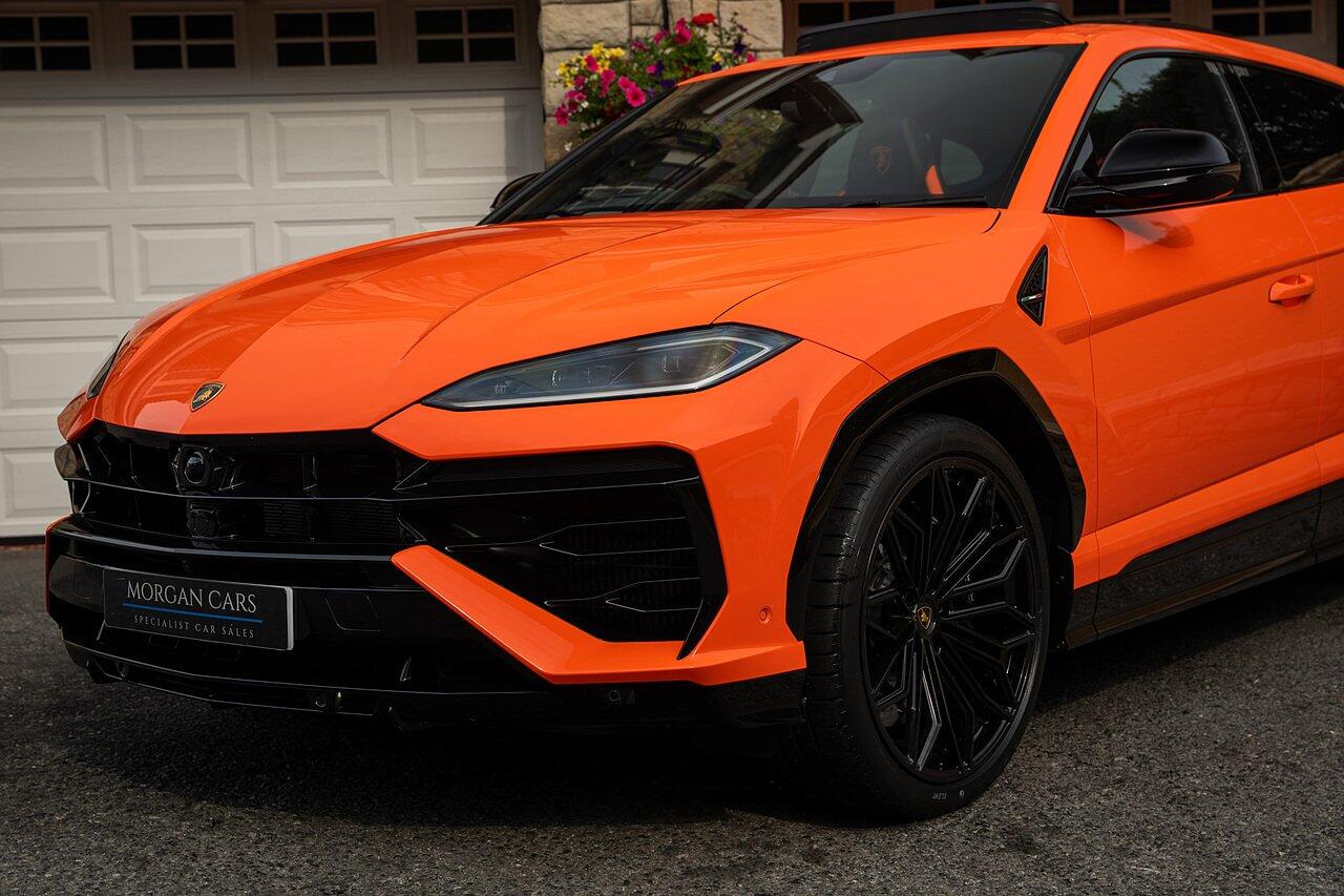 Lamborghini Urus view 38