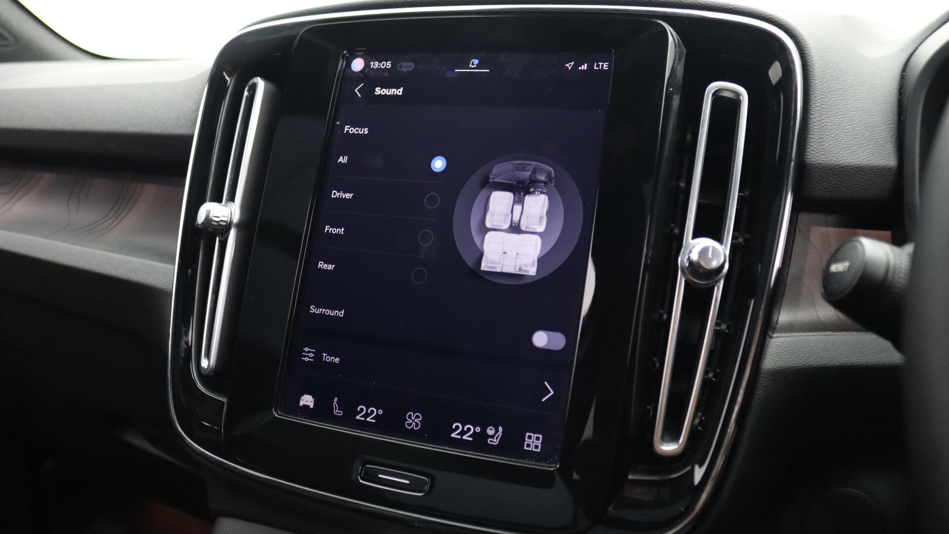 Volvo XC40 view 44