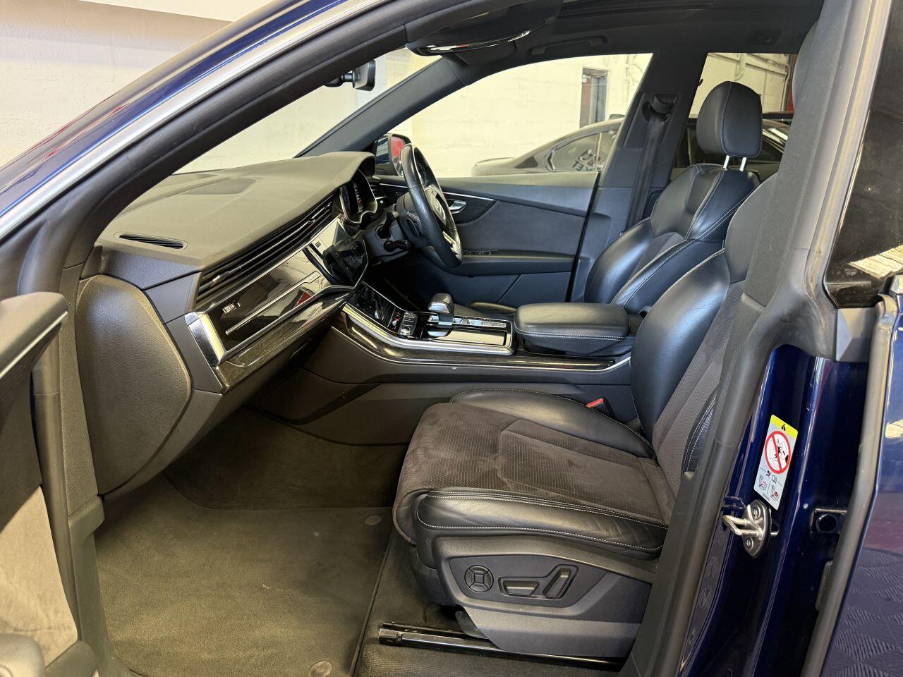 Audi Q8 view 59
