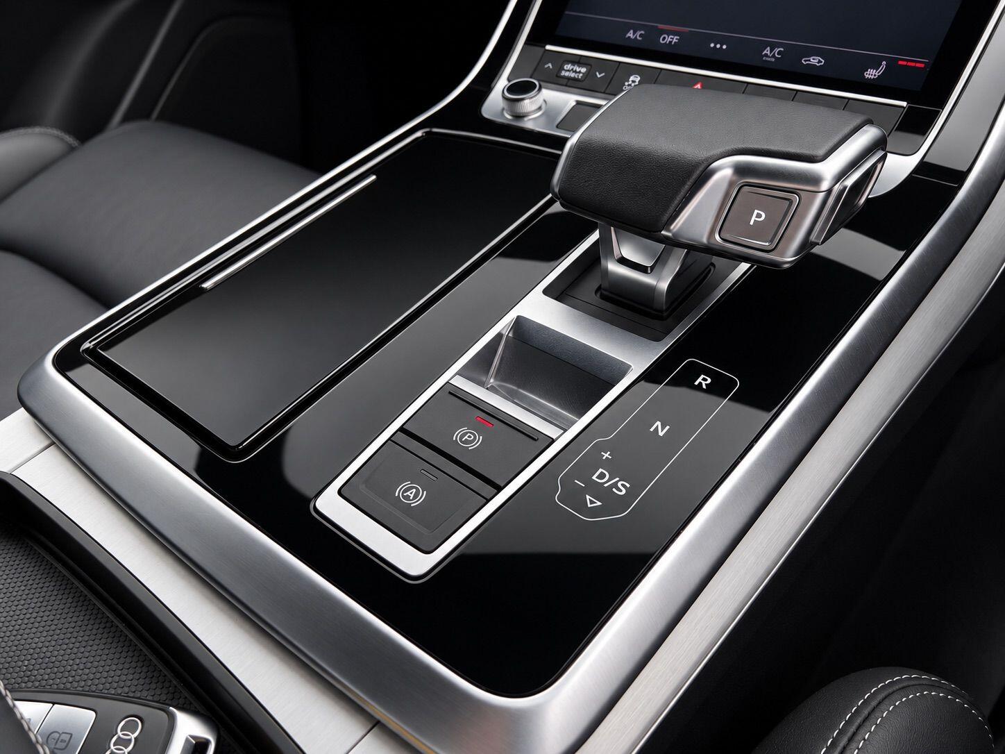 Audi Q7 view 30