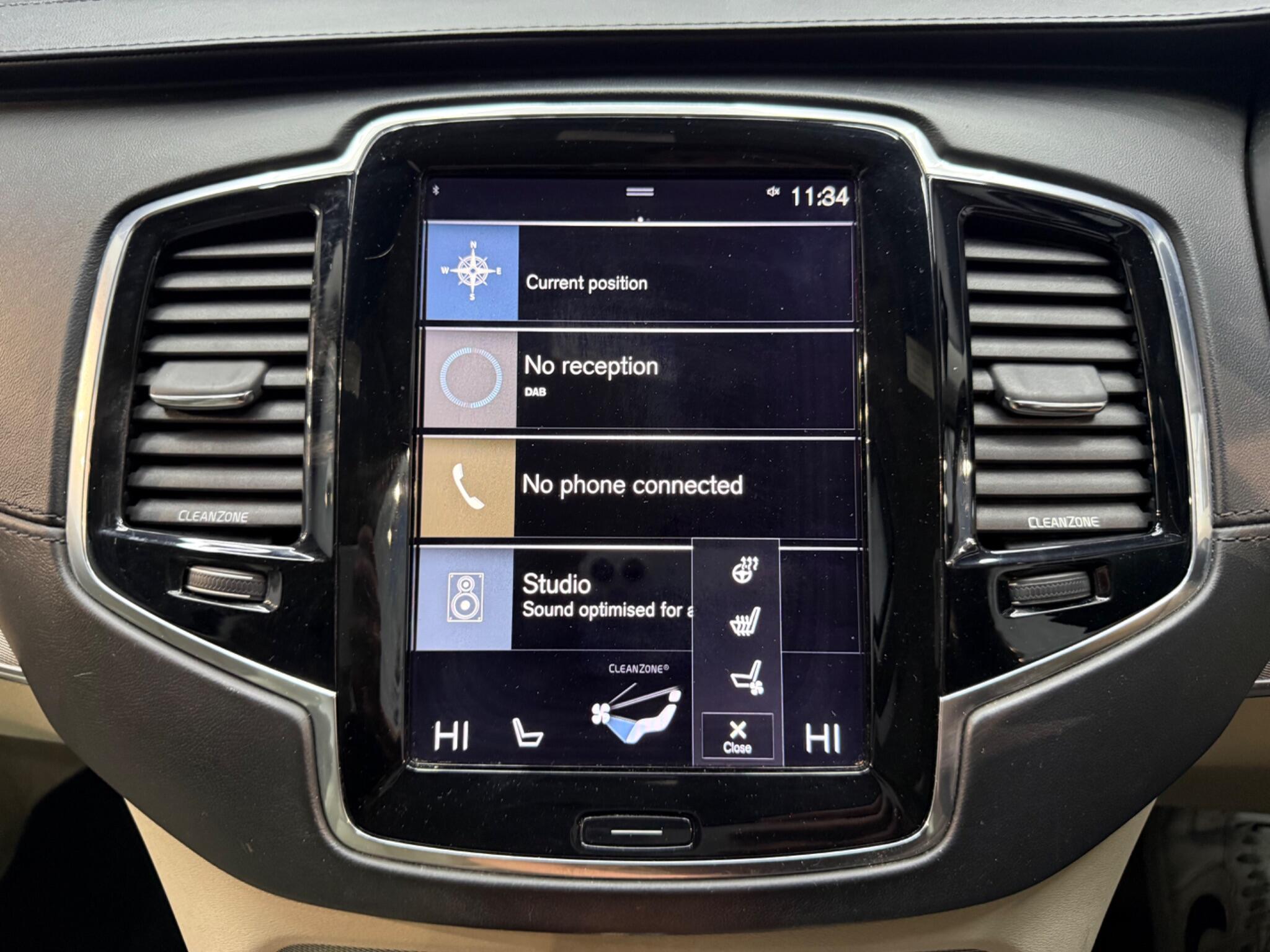 Volvo XC90 view 18