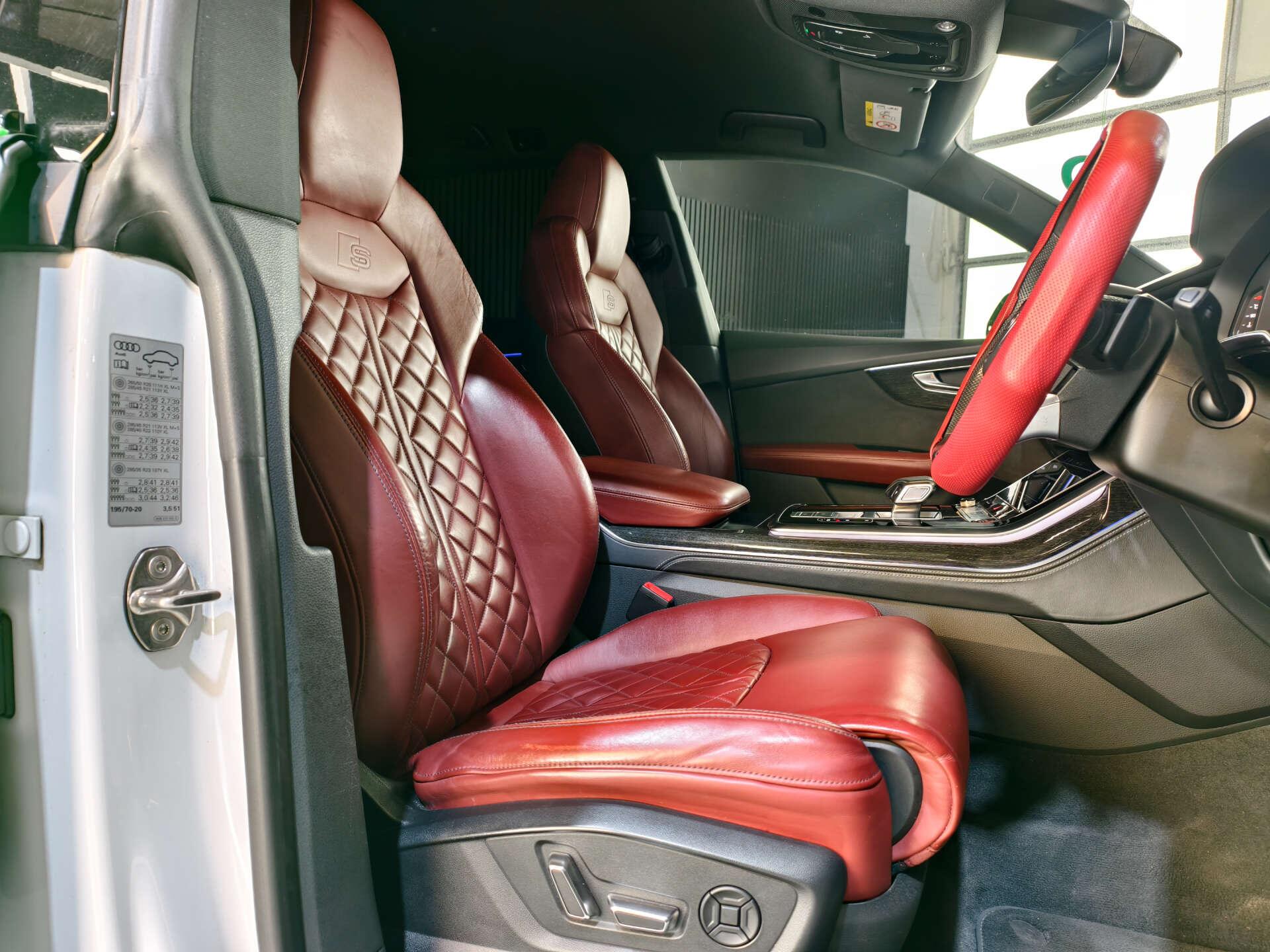 Audi SQ8 view 20