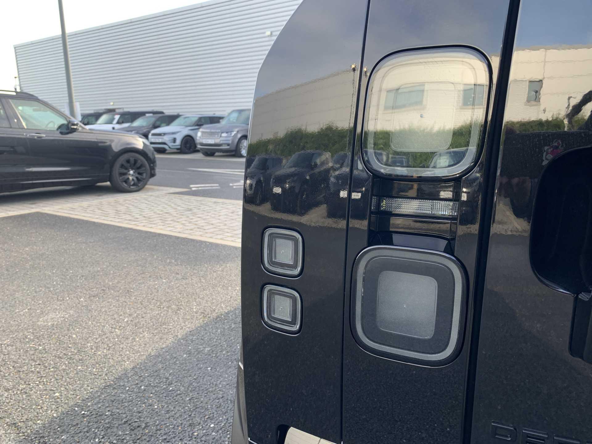 Land Rover Defender view 18