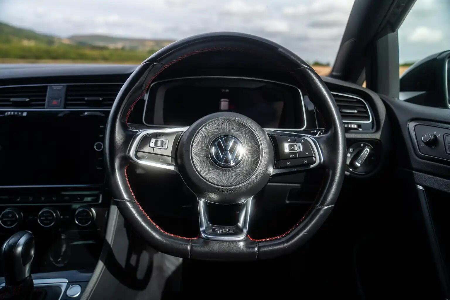 Volkswagen Golf view 26