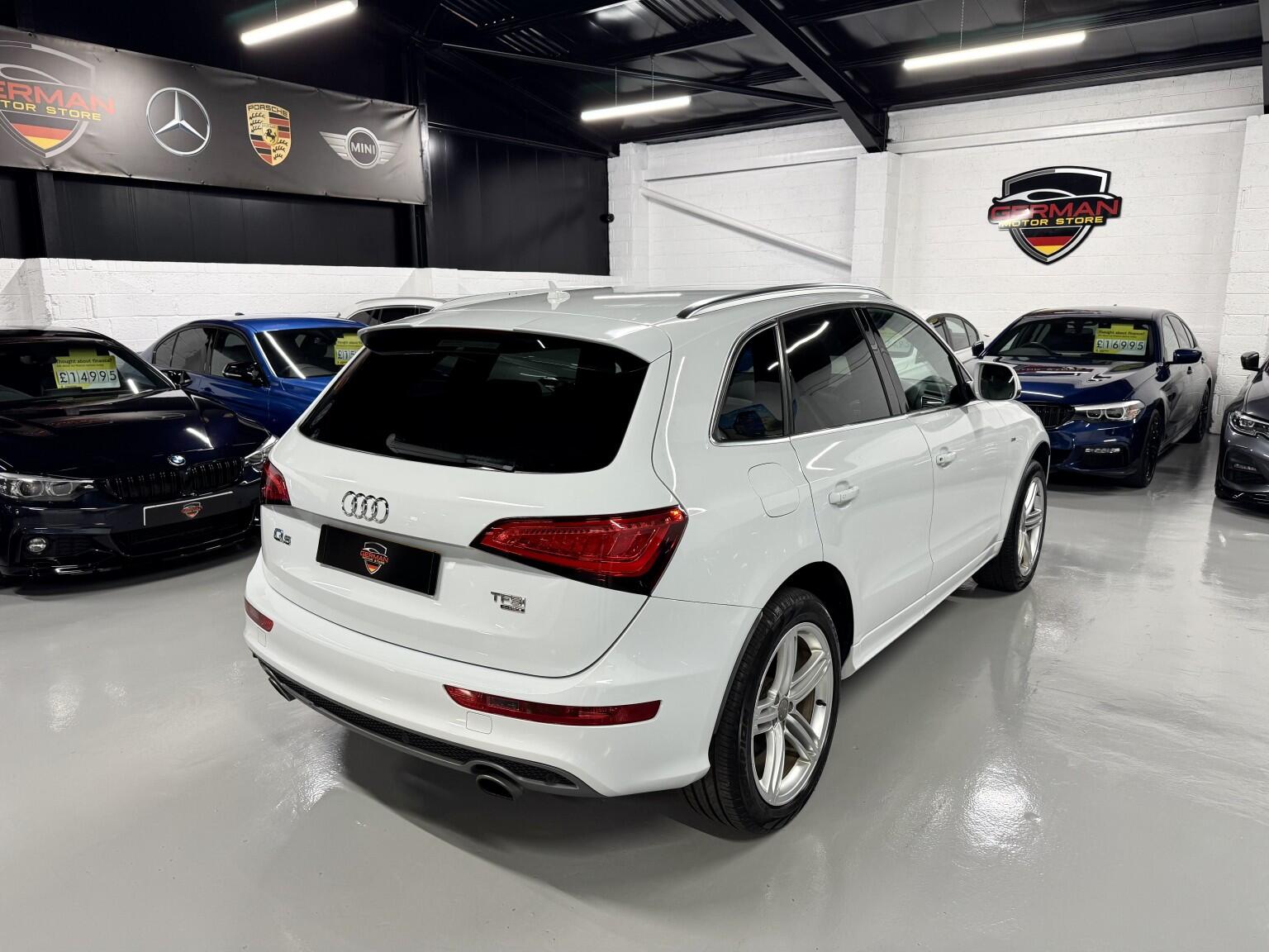 Audi Q5 view 3