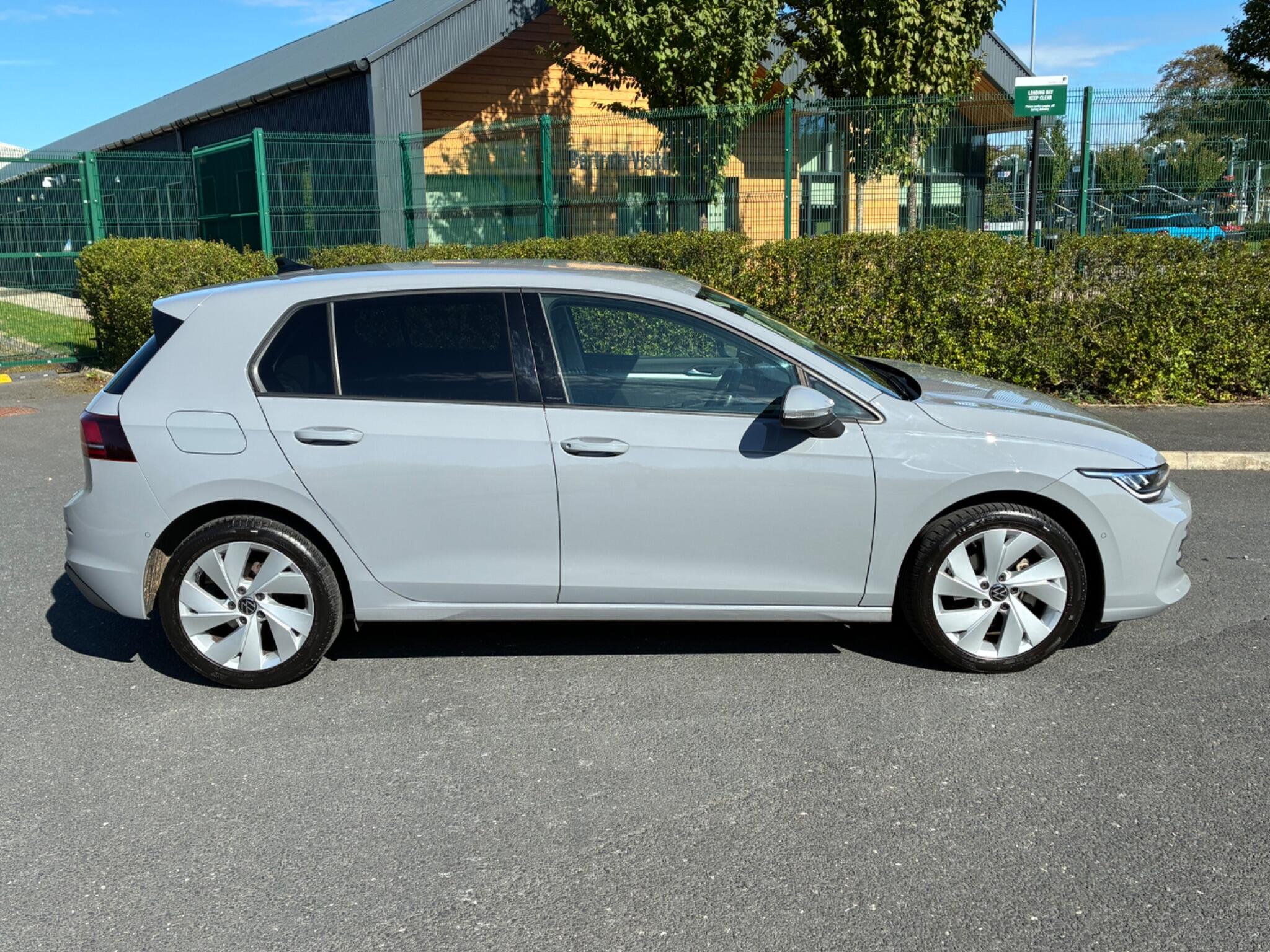 Volkswagen Golf view 4