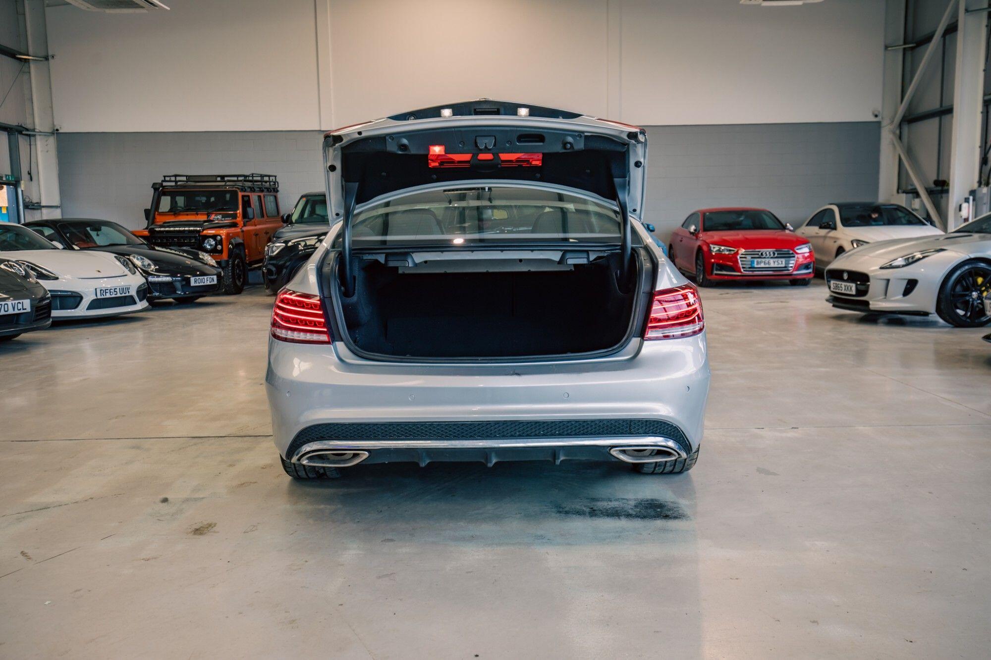 Mercedes-Benz E-Class view 30