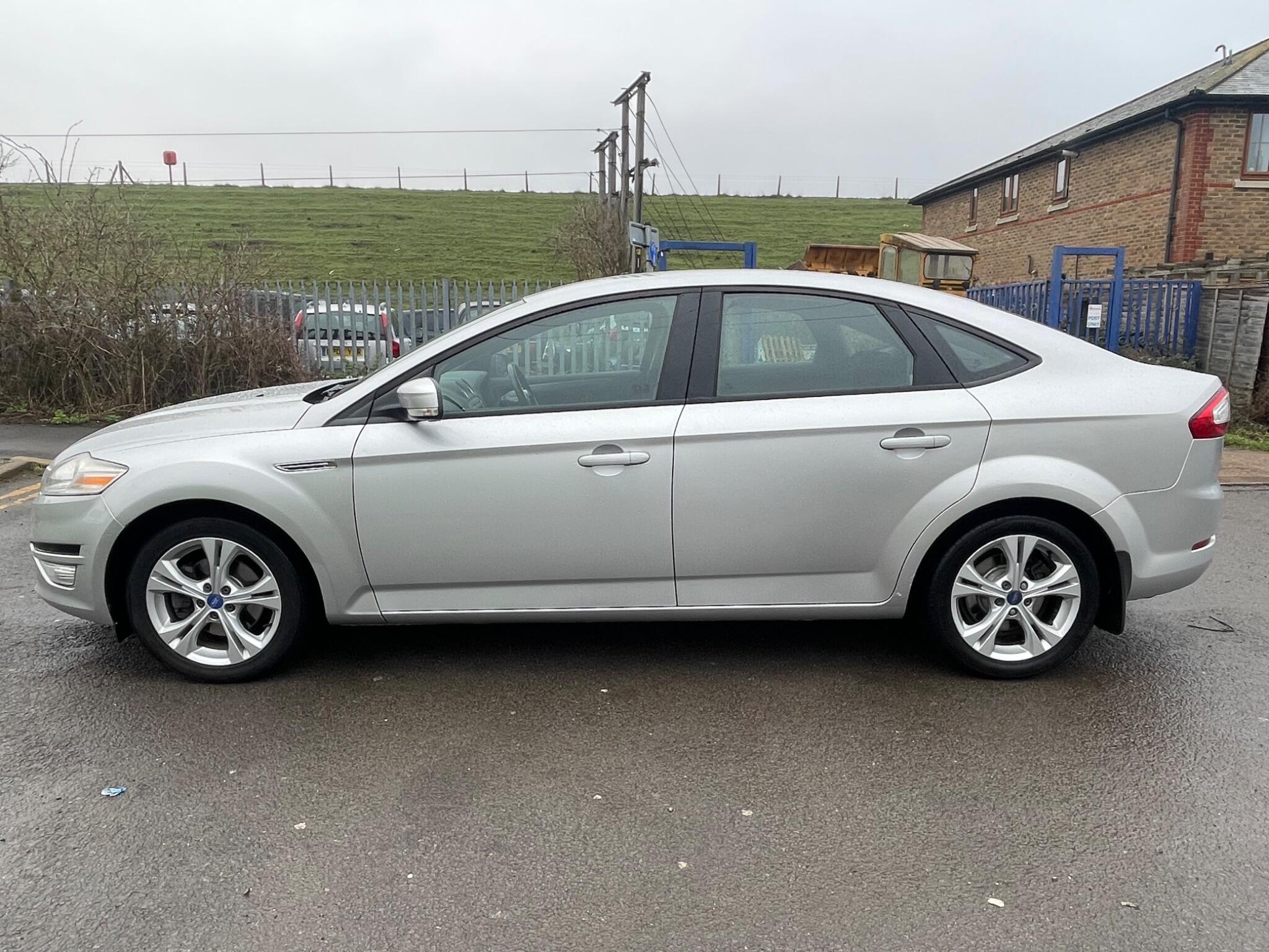 2011 Ford Mondeo image 21