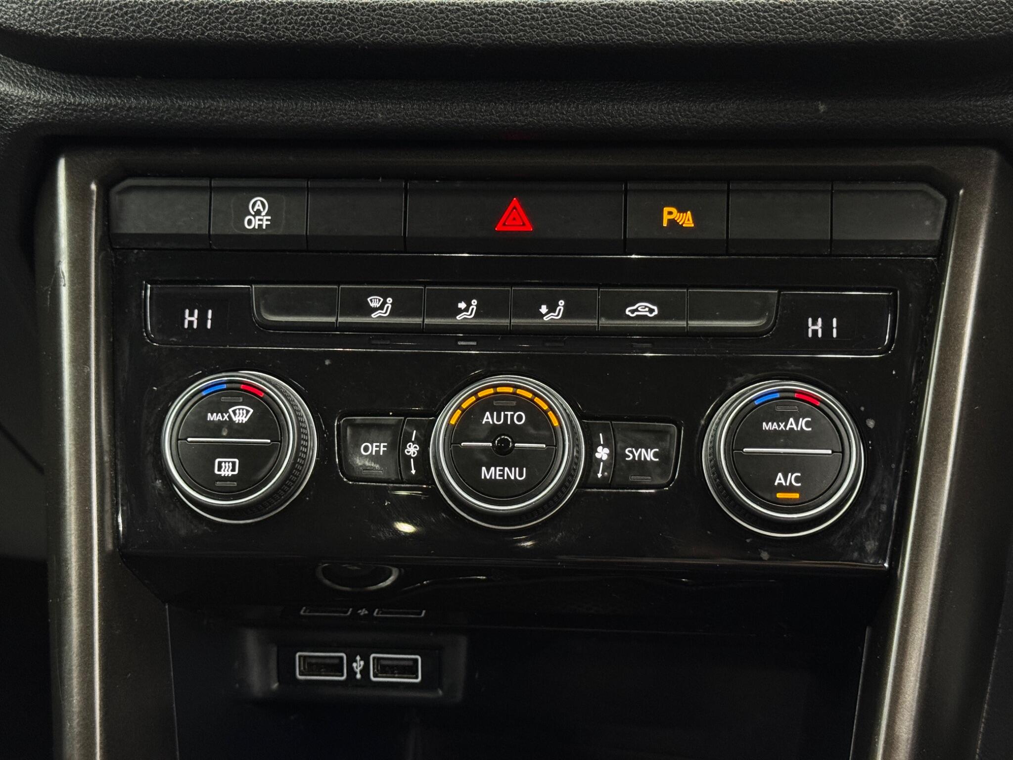 Volkswagen T-Roc view 26