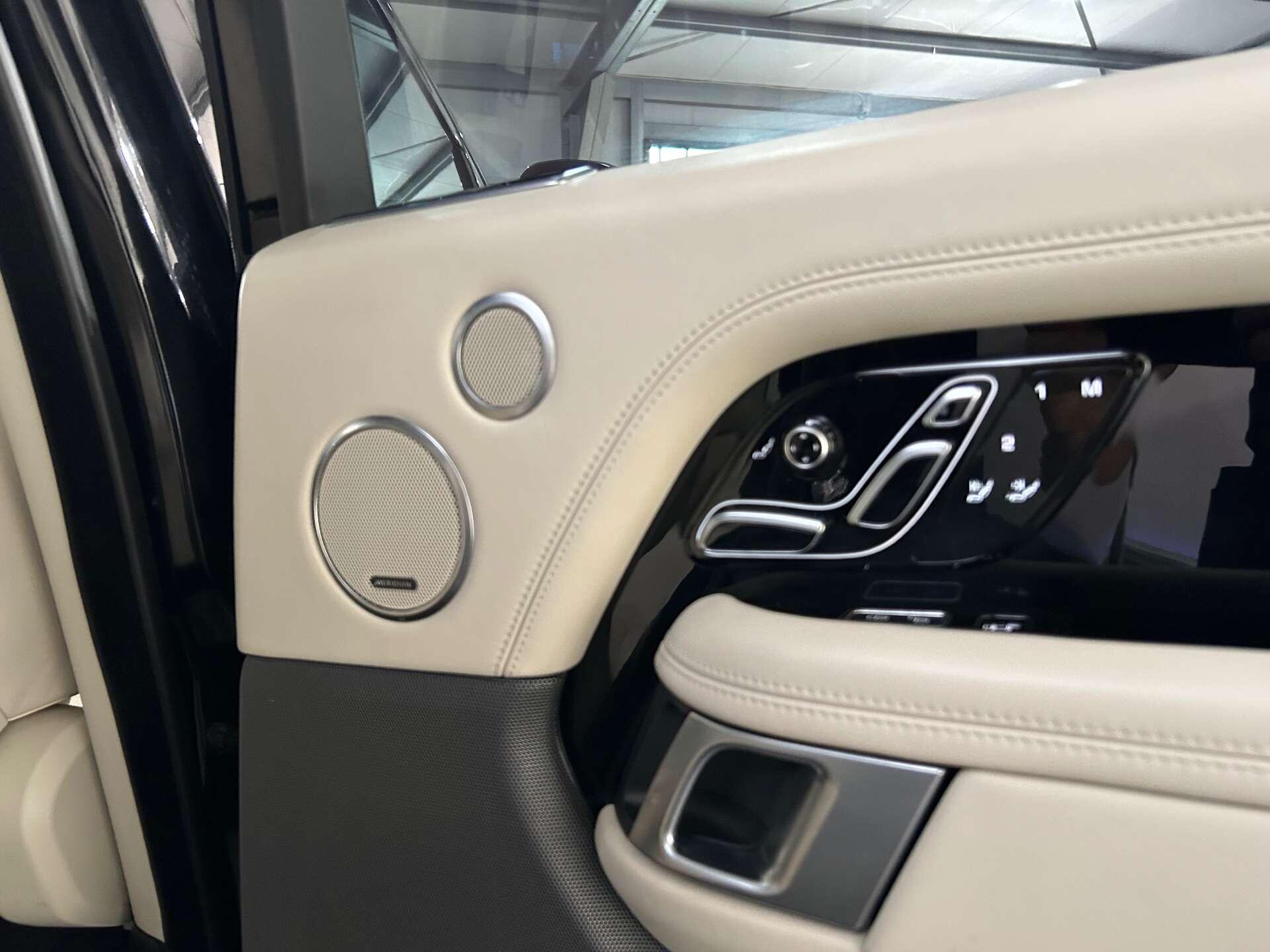 Land Rover Range Rover view 30