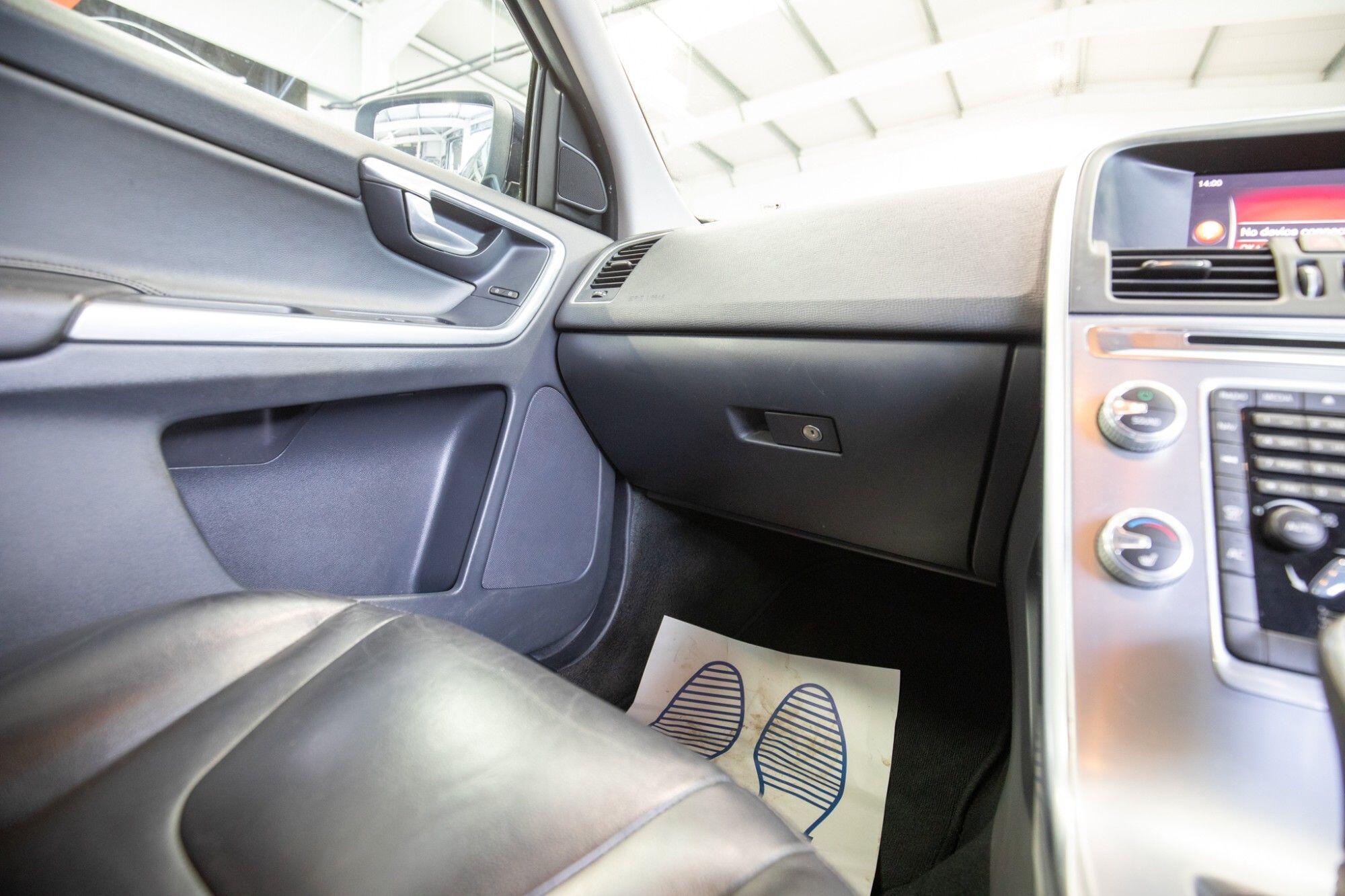 Volvo XC60 view 25