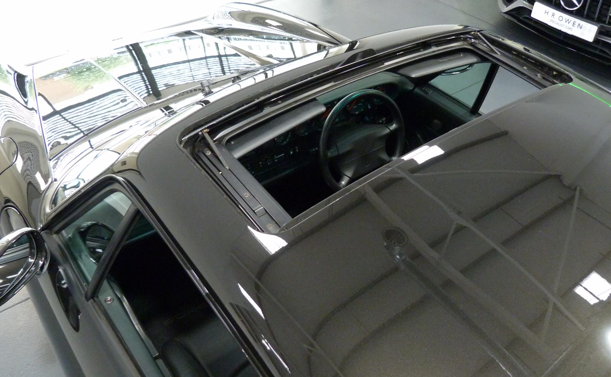 Porsche 911 view 25